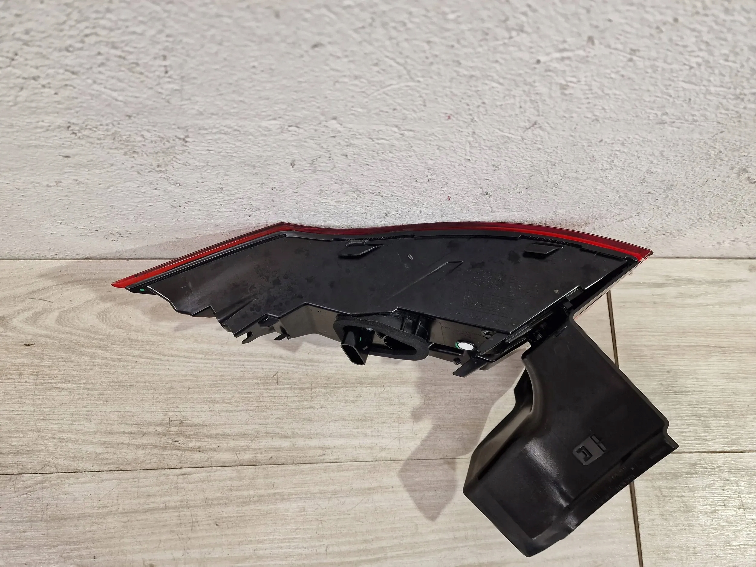 фонарь левый MASERATI GRECALE 670157332