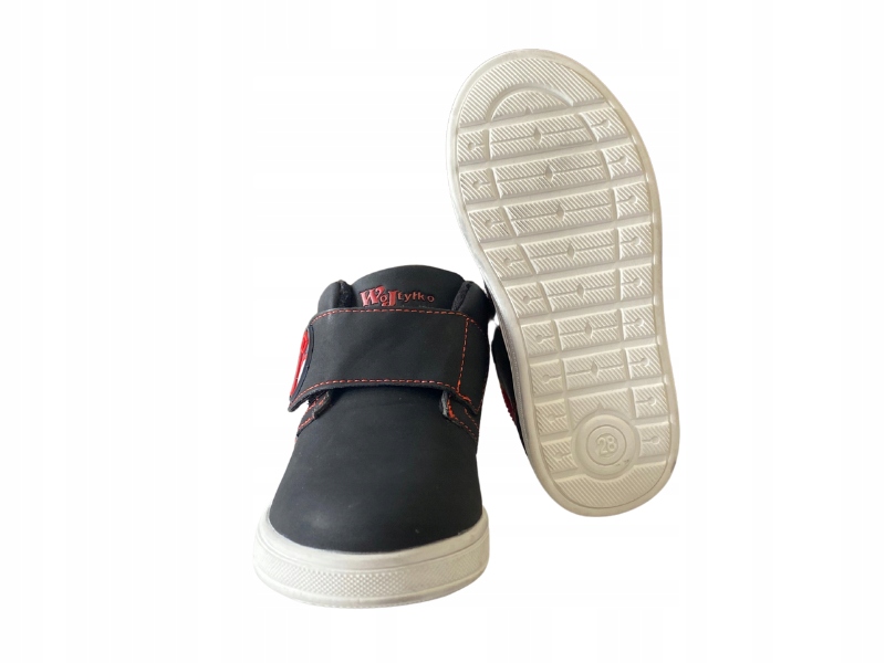 WOJTYŁKO TRZEWIKI OCIEPLANY 24258 CZARNY R 26 Kolor czarny