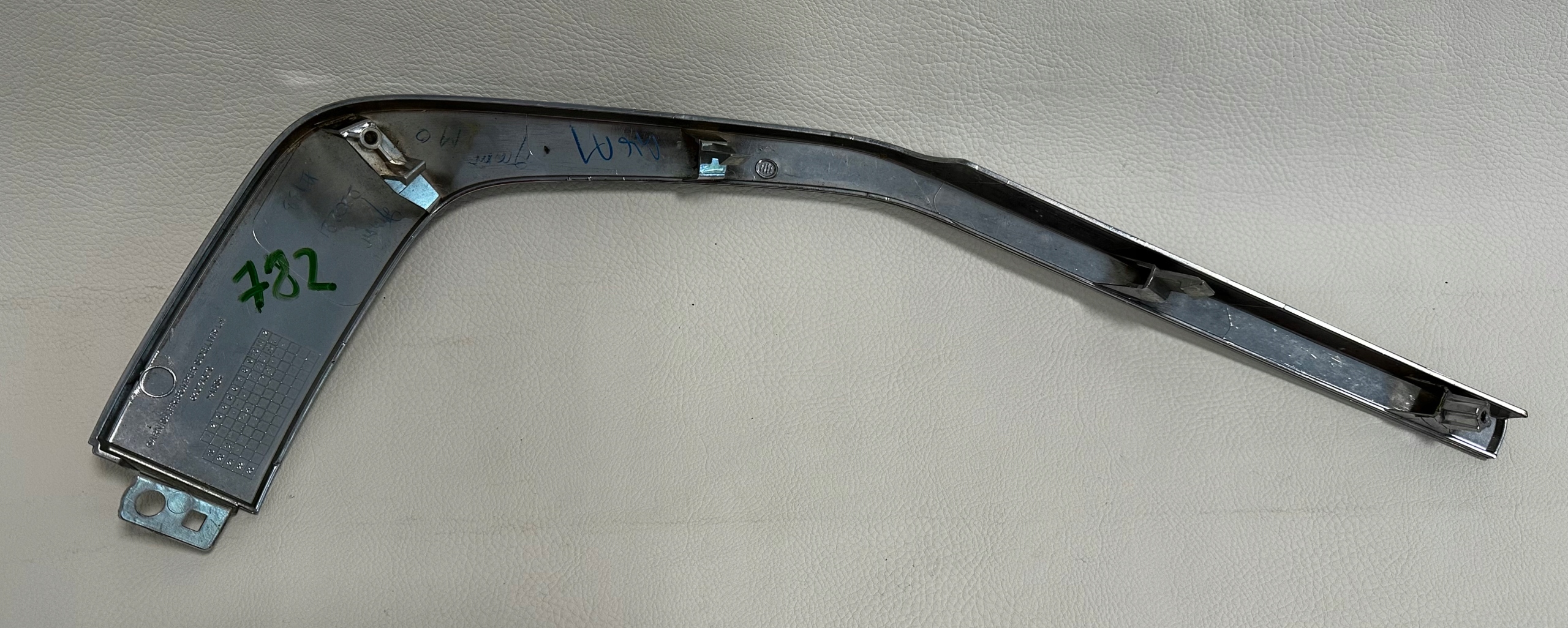 Mitsubishi Space Star moulding chrom left
