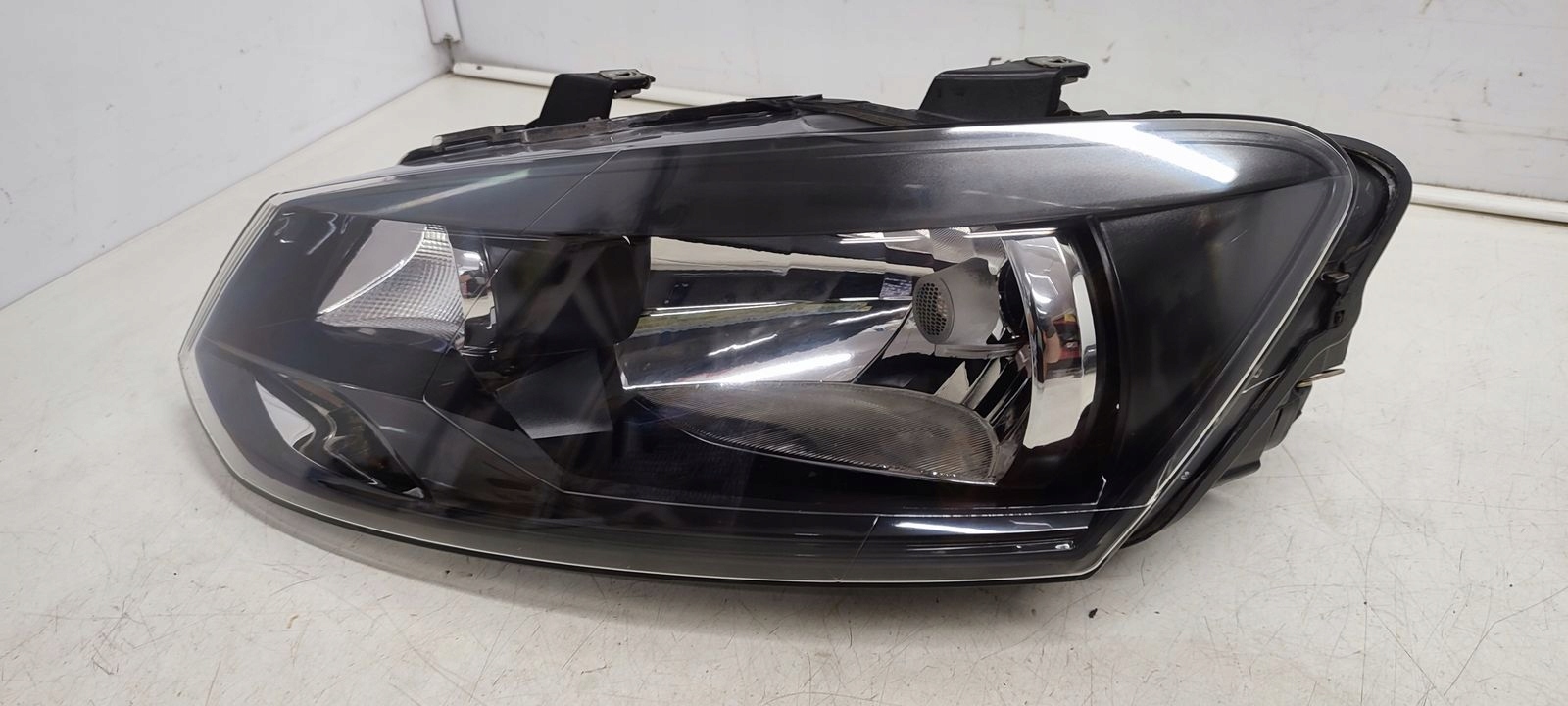 light front front left VW Polo 6R