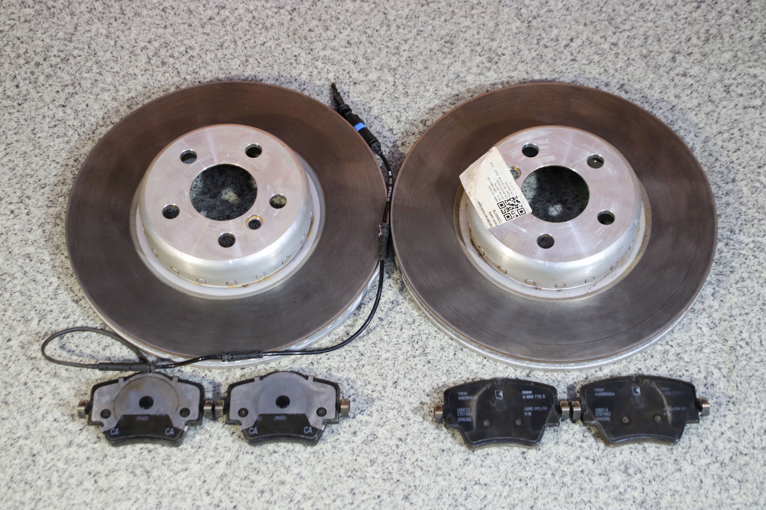 BMW G20 330i discs plates front 330x24 9 km !!!