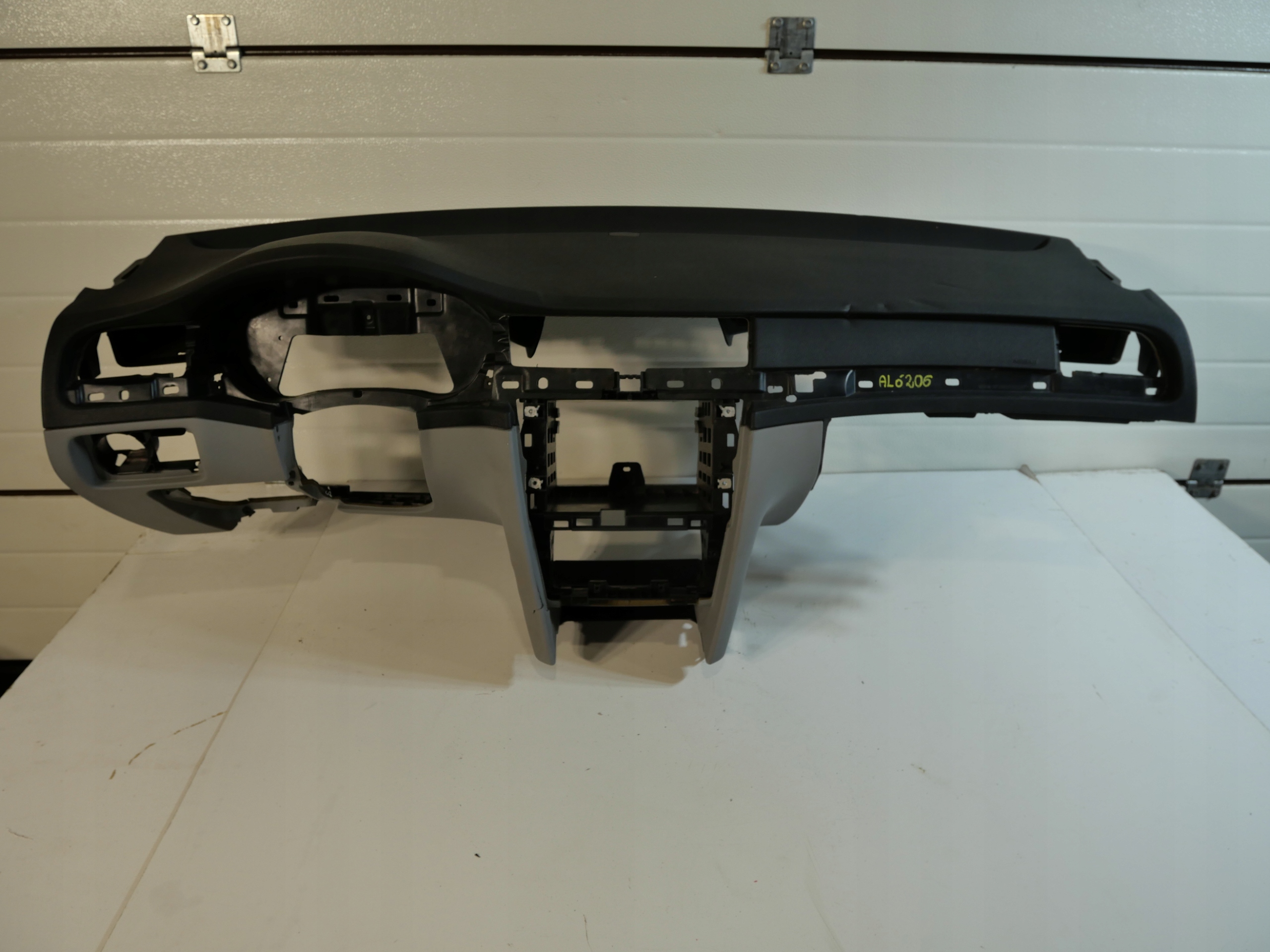 SKODA SUPERB II dashboard console