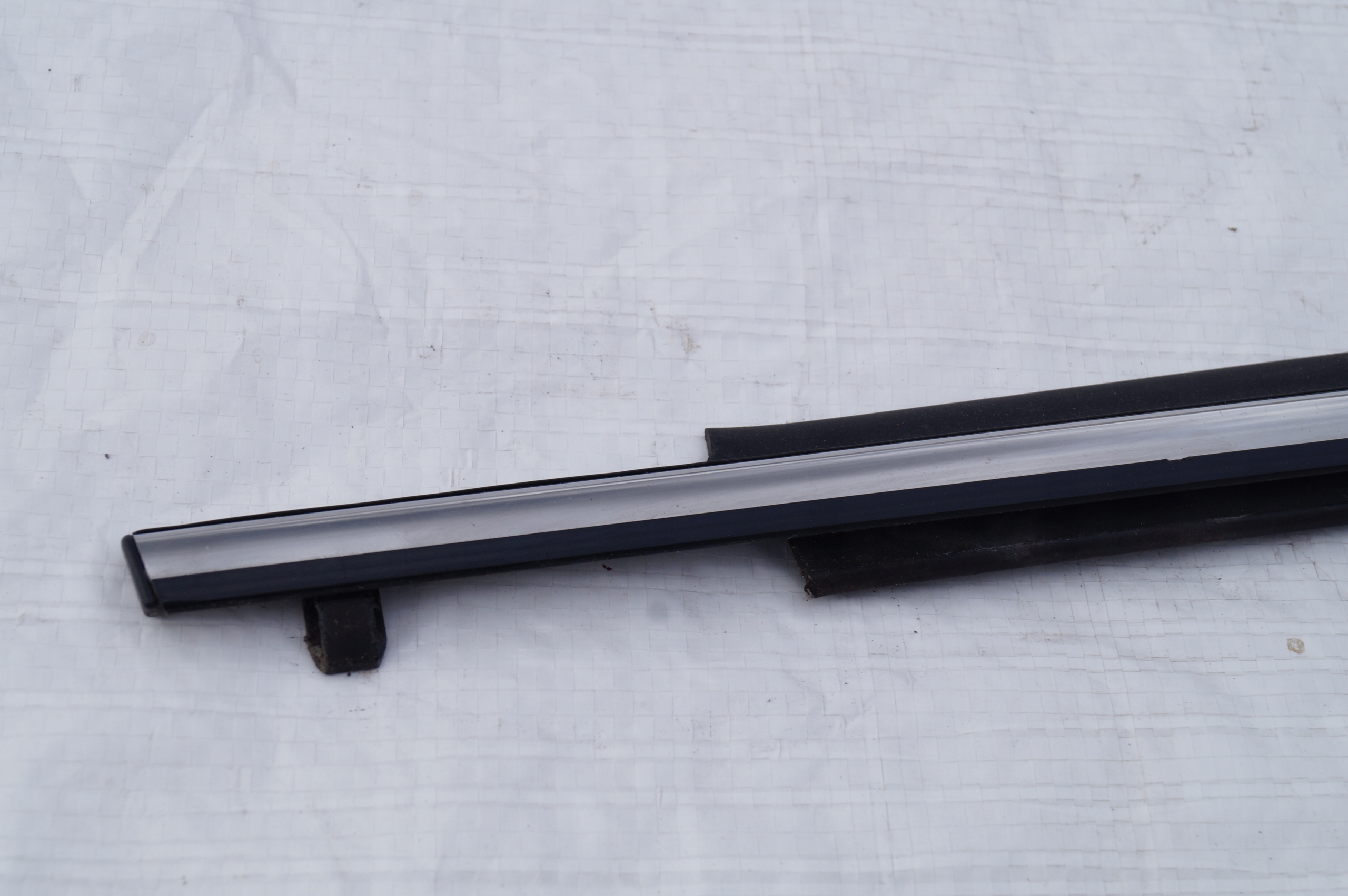 moulding dust CHROM front right TOYOTA HIGHLANDER II 2 2010 - 2013