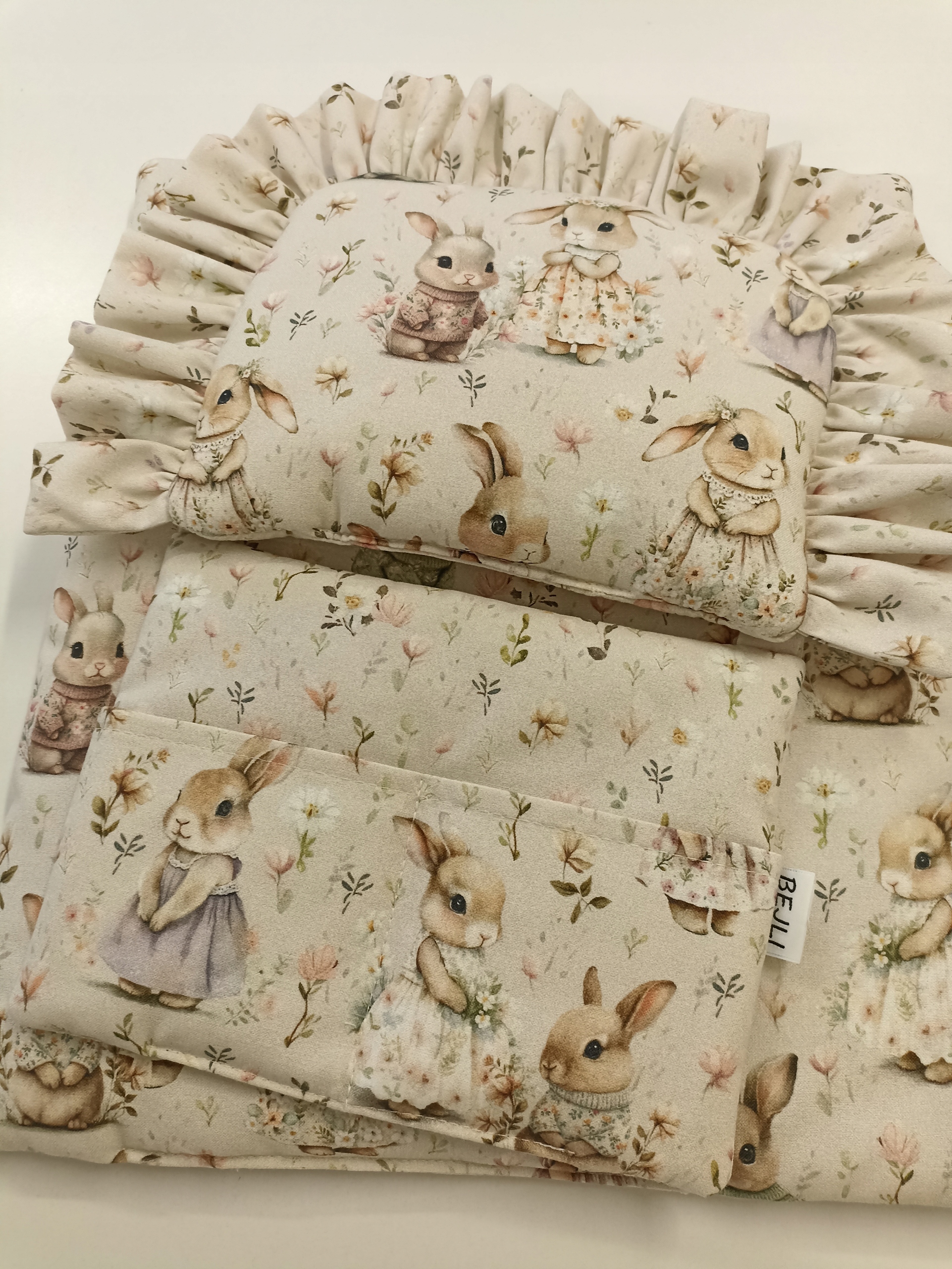 DREWNIANE ŁÓŻECZKO DLA LALEK + POŚCIEL W KRÓLICZKI I KWIATUSZKI Rodzaj łóżeczko