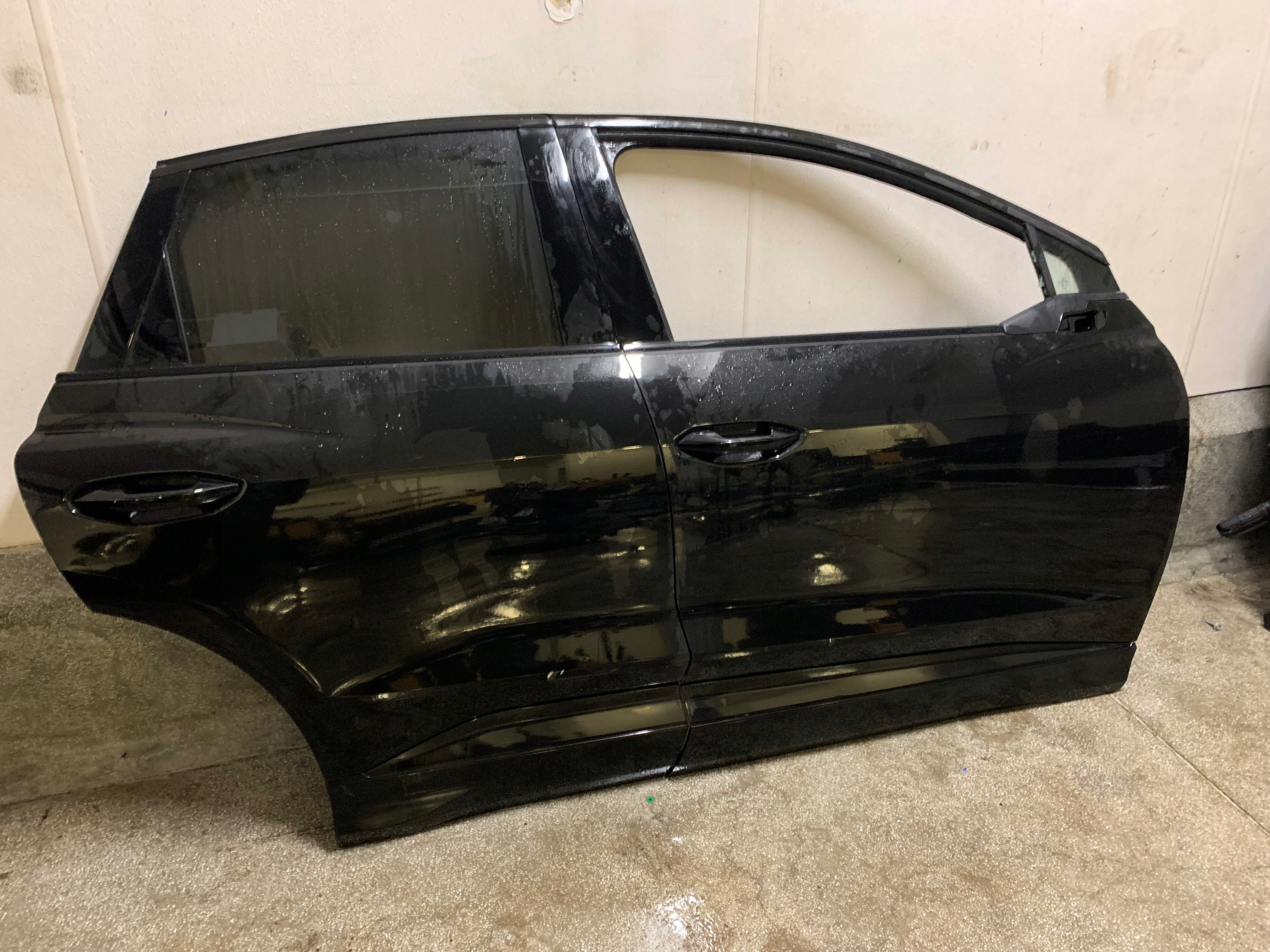 AUDI Q4 Е-ТРОН ДВЕРІ ПРАВЕ ПЕРЕД В ЗБОРІ