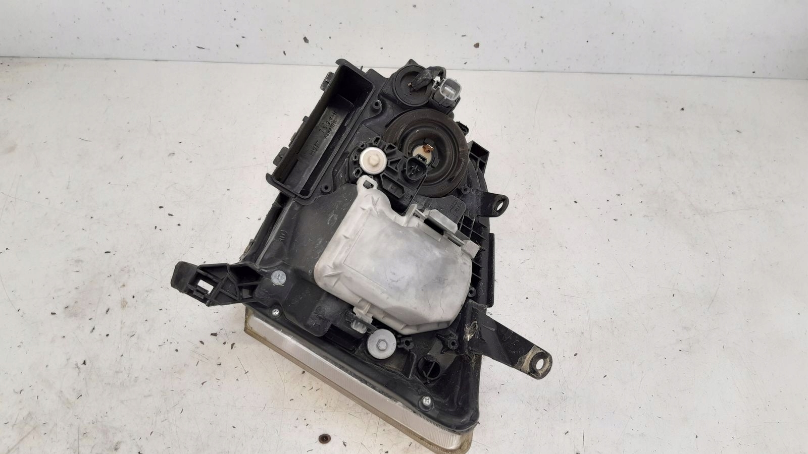 light front front right lens Toyota Avensis T25 1,8i