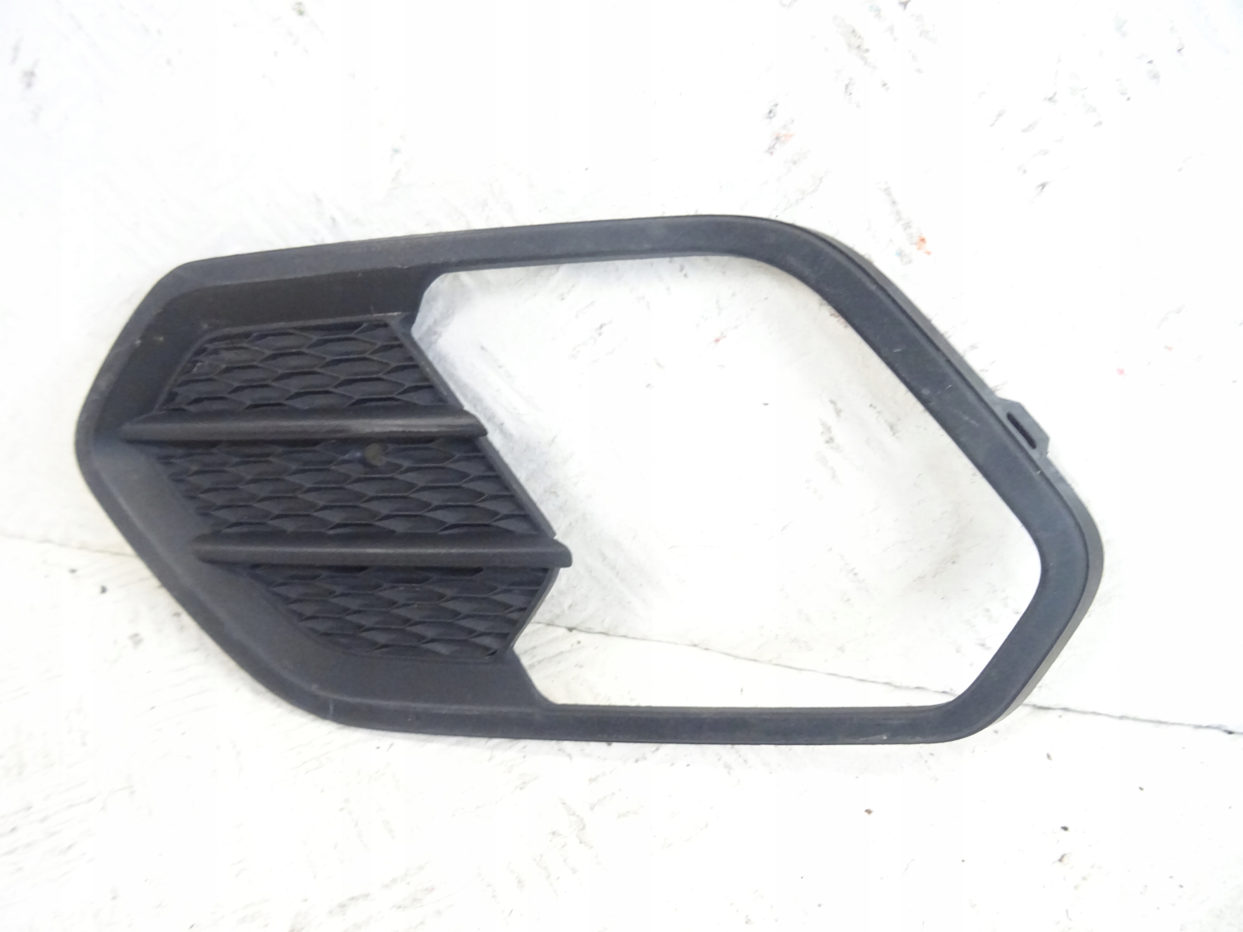 grid of a bumper front front left FORD KUGA II GV44-17K947
