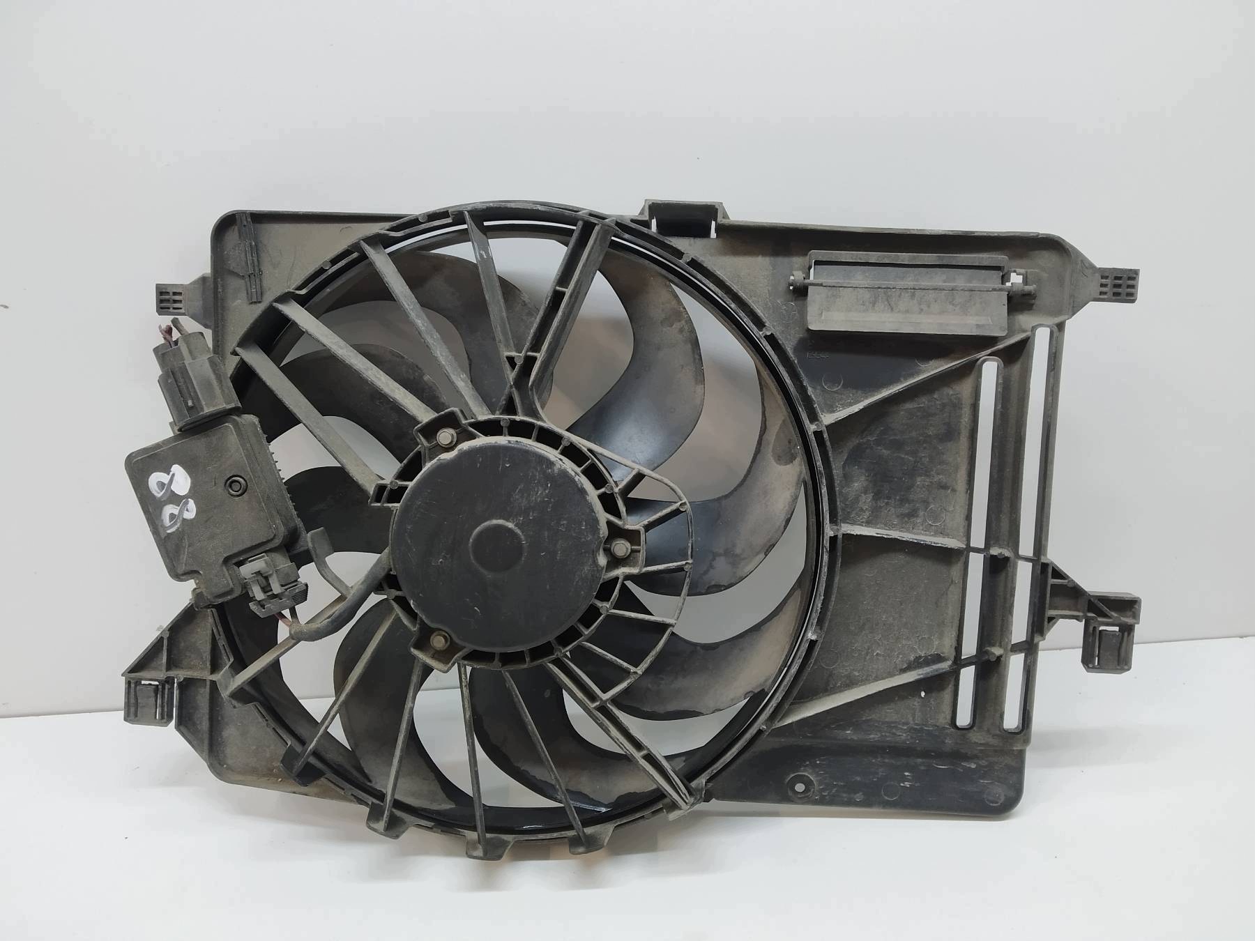 ventilátor chladiče 1.6 TDCI 8V618C607EB Ford Focus Mk3 (2010-2019)