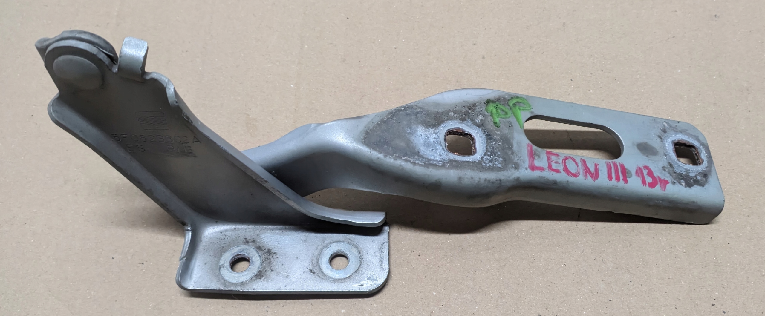 SEAT LEON III 2.0 TDI 13R hinge bonnets right 5F0823302A