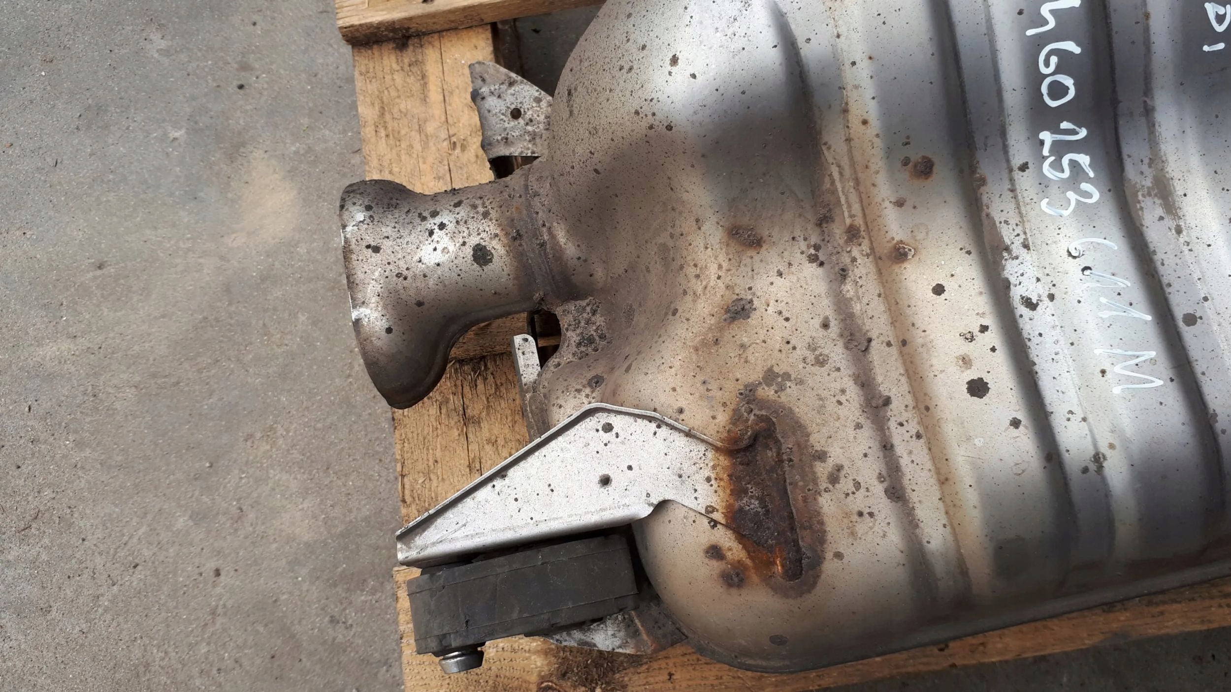 A6 C7 LIFT TLUMIK KONCOWY left 4G0253611M