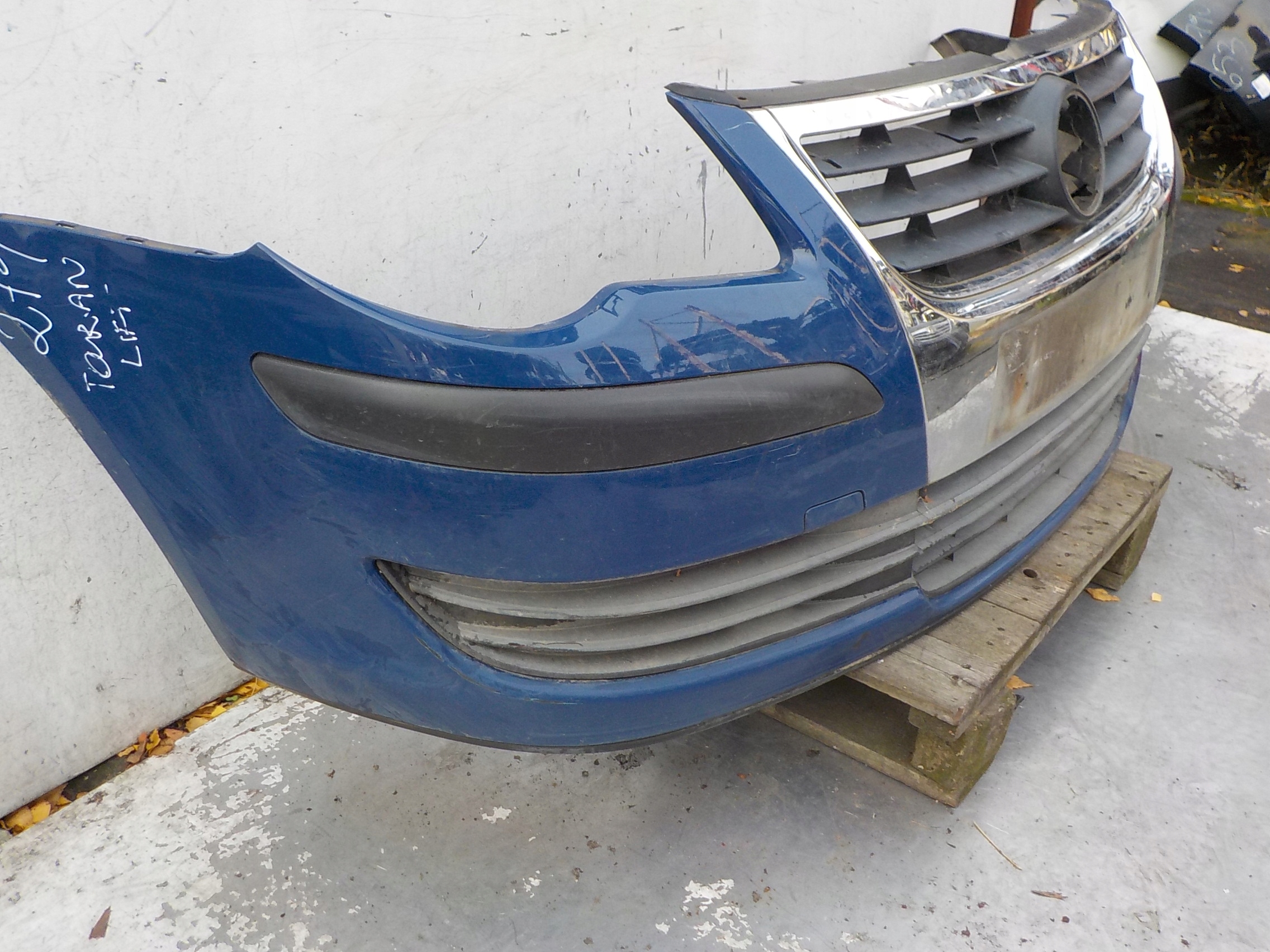 279 VOLKSWAGEN TOURAN and LIFT bumper front front