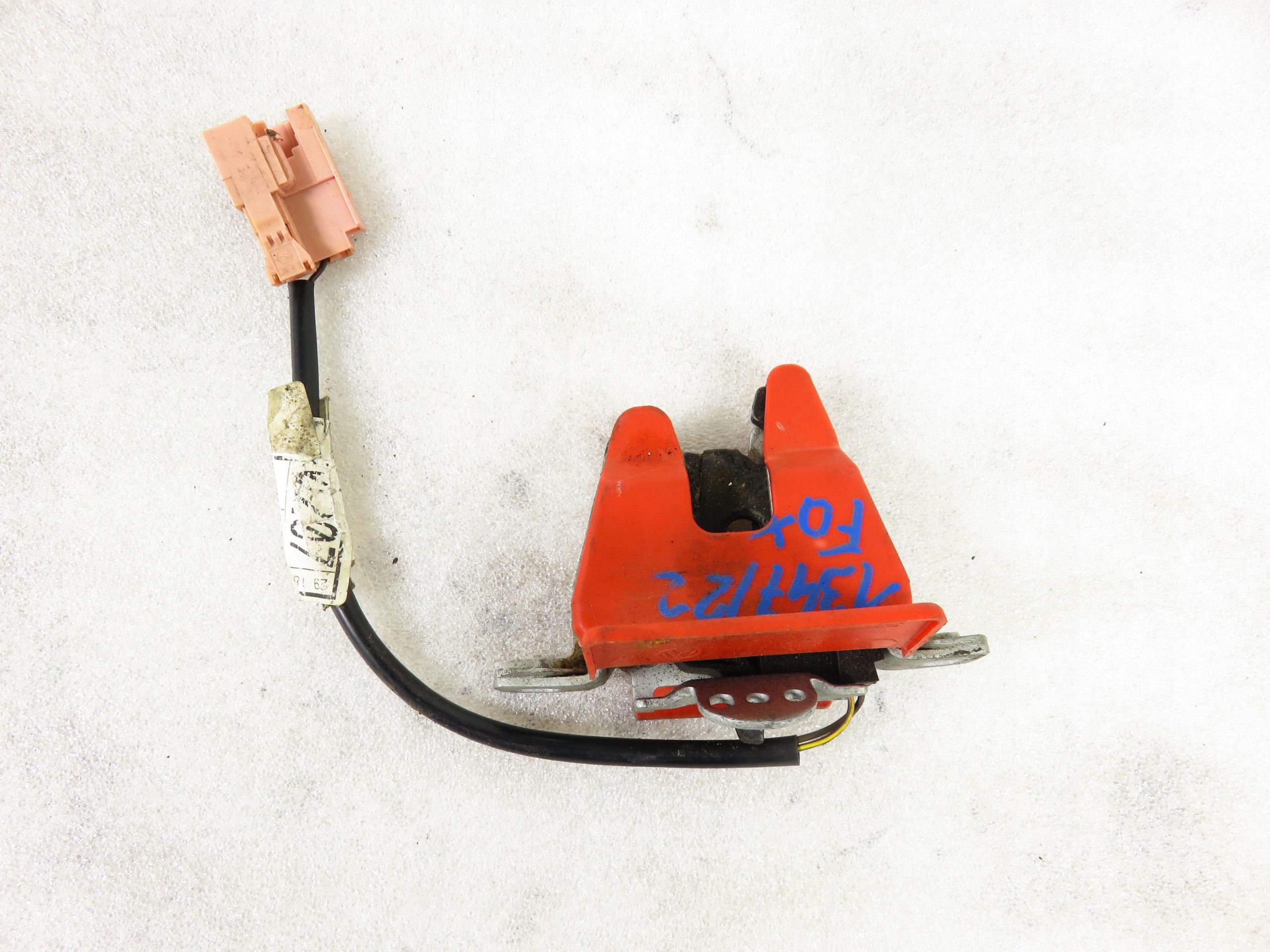 ЗАМОК ЛЮКА VW FOX 5Z6827505J