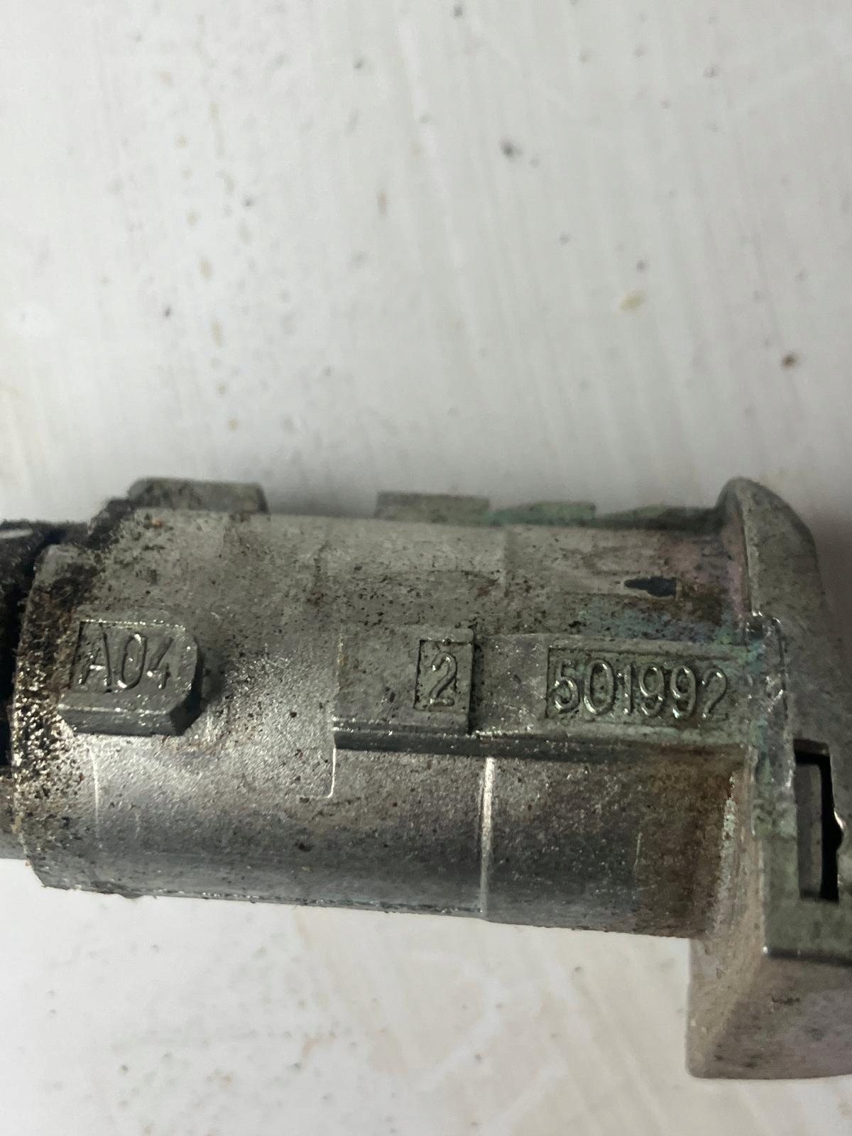 lock cylinder of a lock door left front RENAULT SCENIC III