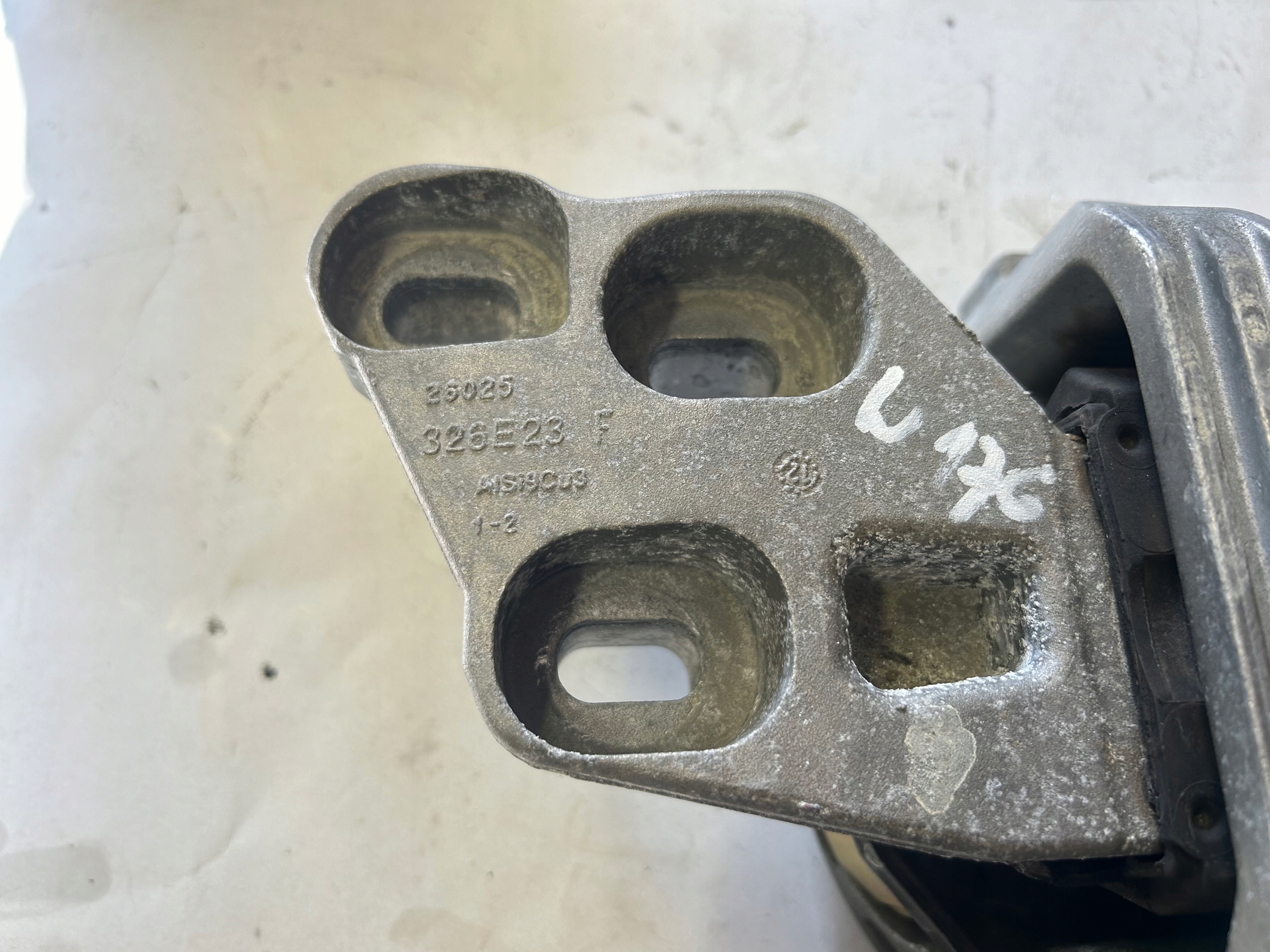 MERCEDES A KLASA W176 1,8 CDI Getriebehalter A24624006