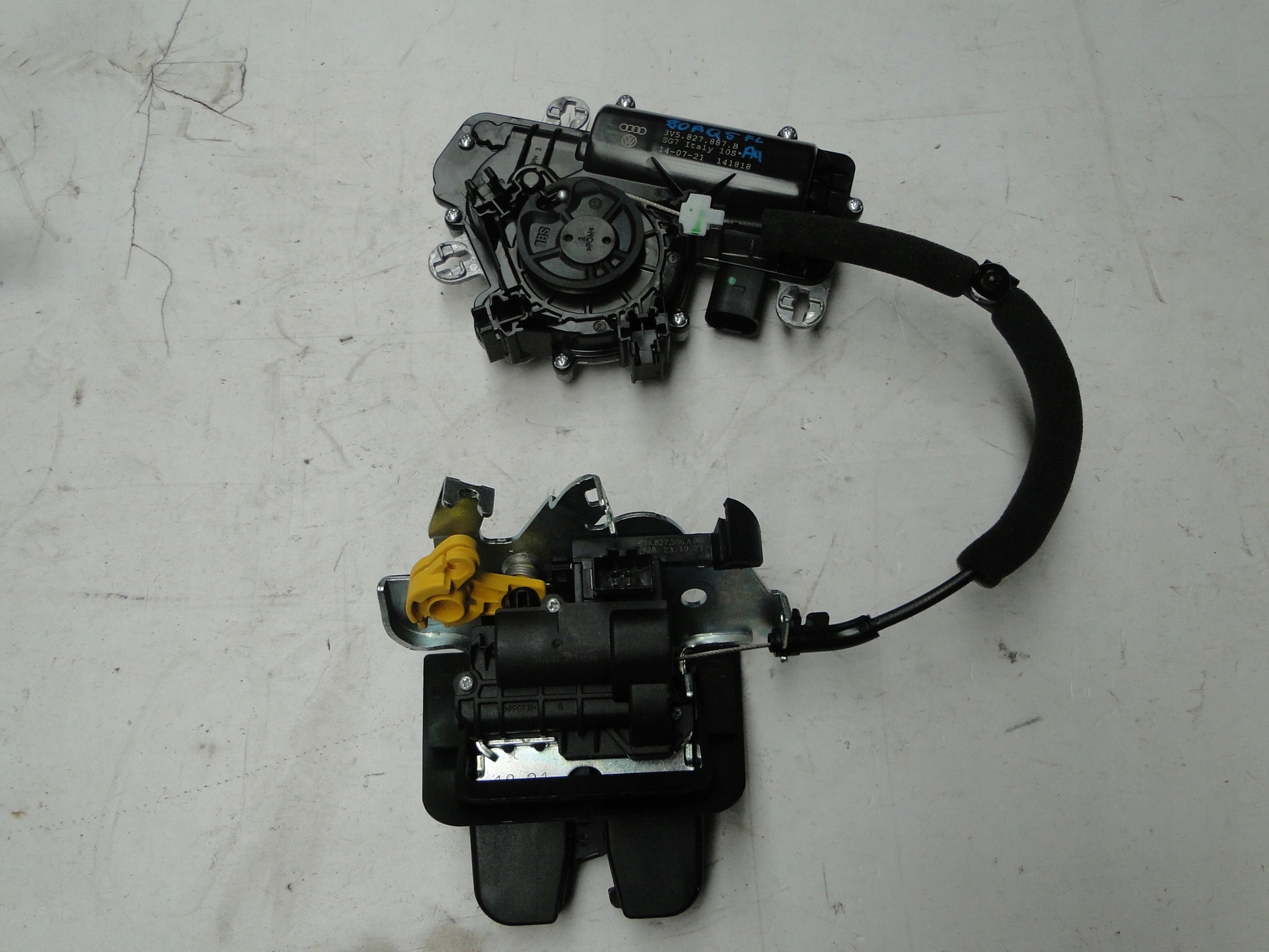 ZAMEK DOCIĄG KLAPY 3V5827887B 80A827506A AUDI Q5 LIFT ORYGINAŁ Producent części Audi