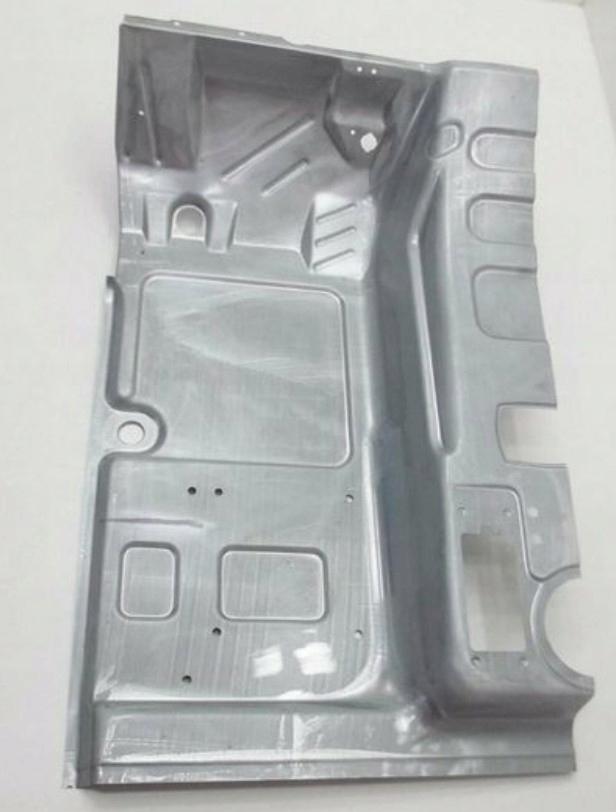 PODLOGA PRZOD L MERCEDES G KL GELENDA PUCH 460 461 Quality of parts according to GVO O original with car manufacturer s logo OE