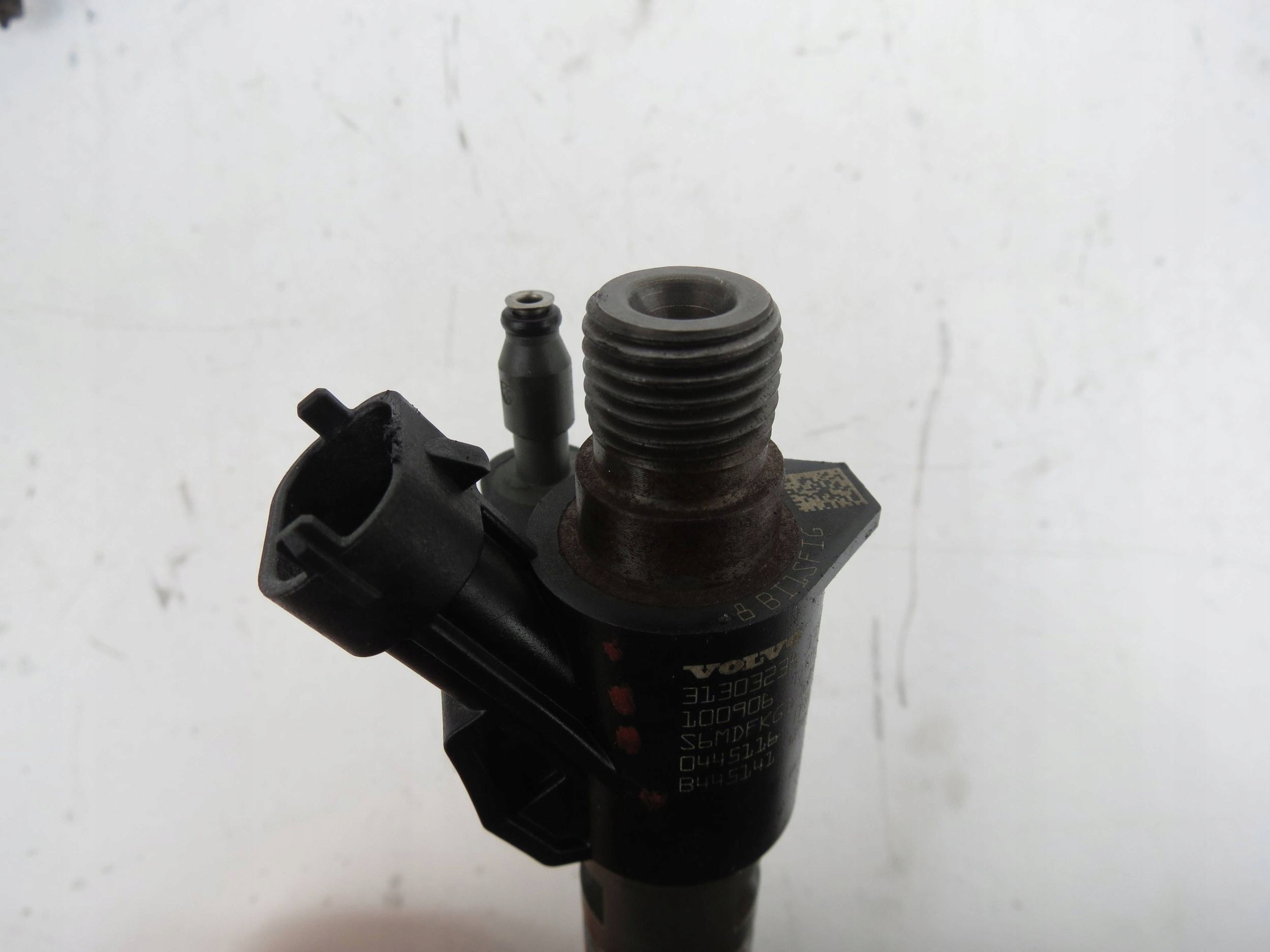 Einspritzdüse des Kraftstoffsbehälters VOLVO S60 II 31303238