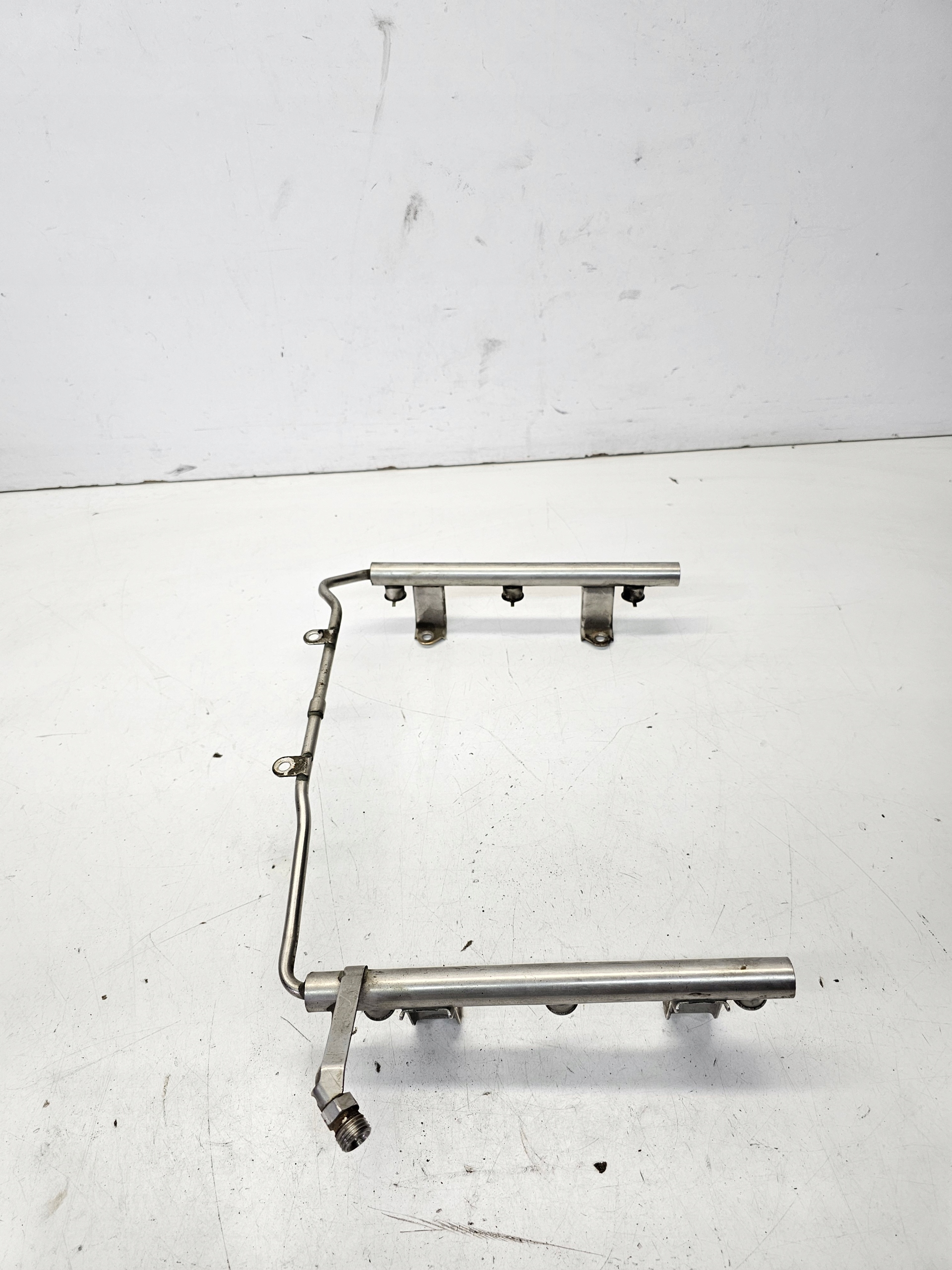 Rampe injection AUDI A4 A6 C6 2.4 FSI BDW 06E133681F