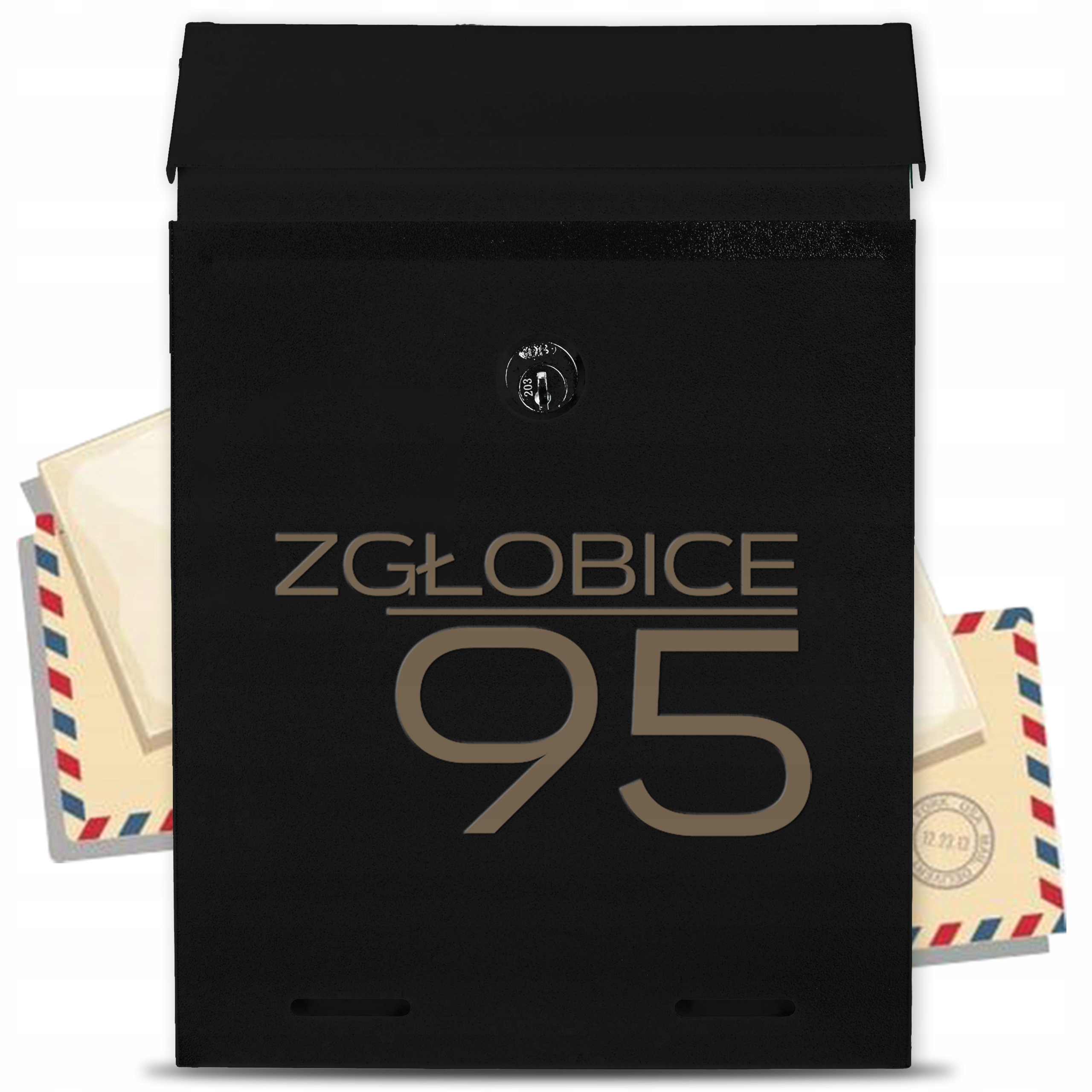 Černá poštovní schránka s personalizovanou adresou a gravírovanými vzory