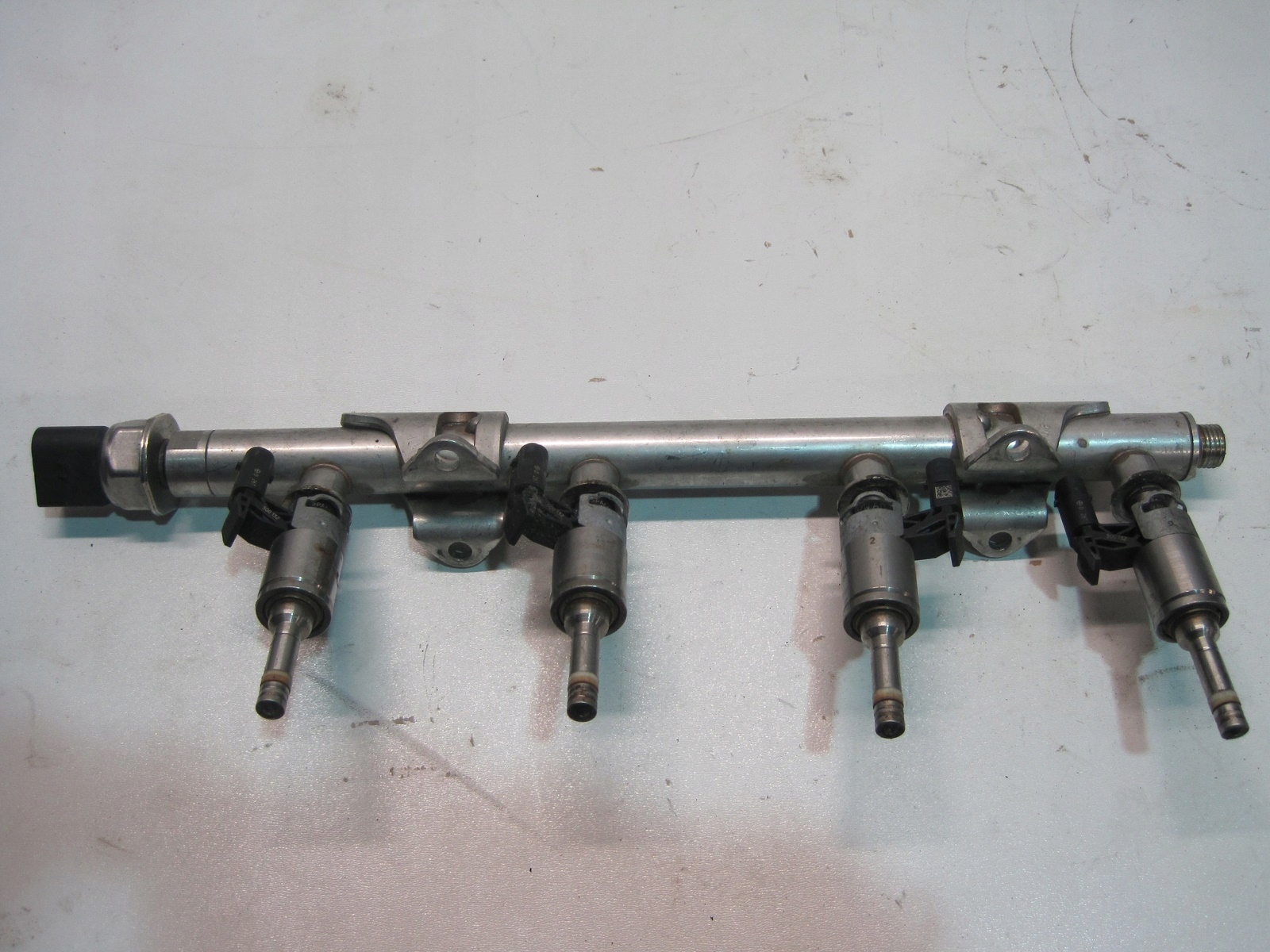 Rampe injection VW AUDI 04E133320D