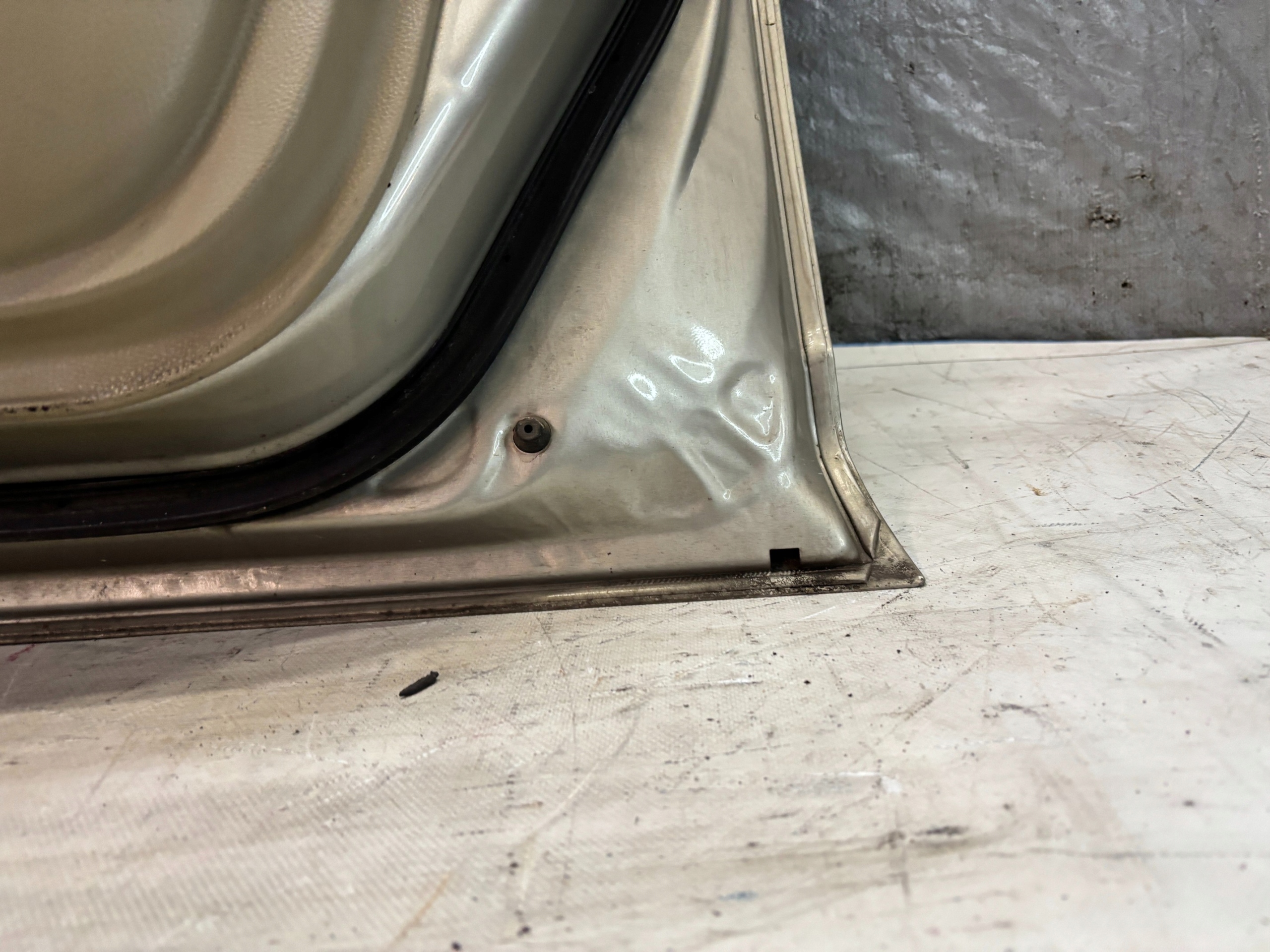 door right front Nissan Tiida and 1 k: K32