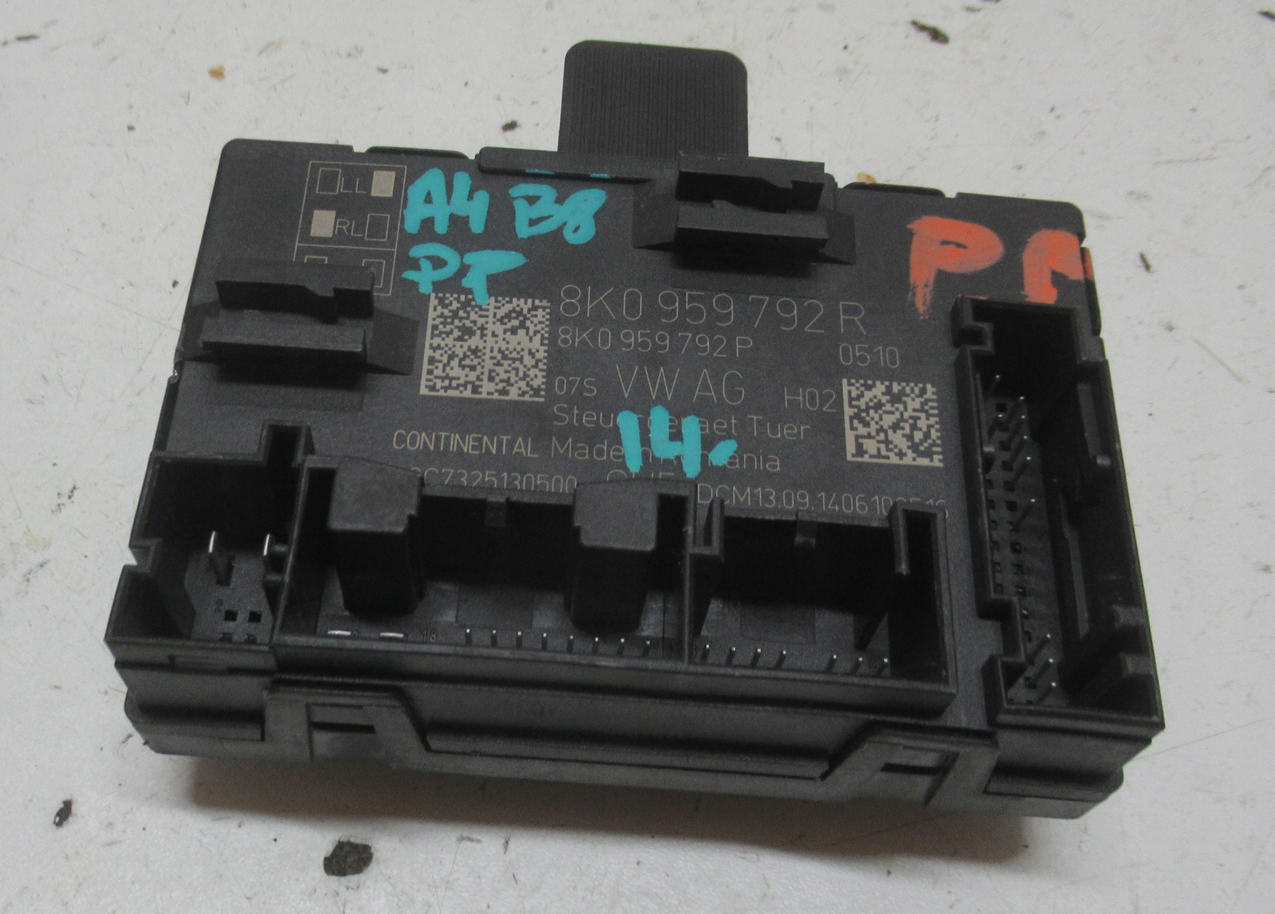 AUDI A4 B8 FL 2.0 TFSI 14R module door right front 8K0959792R