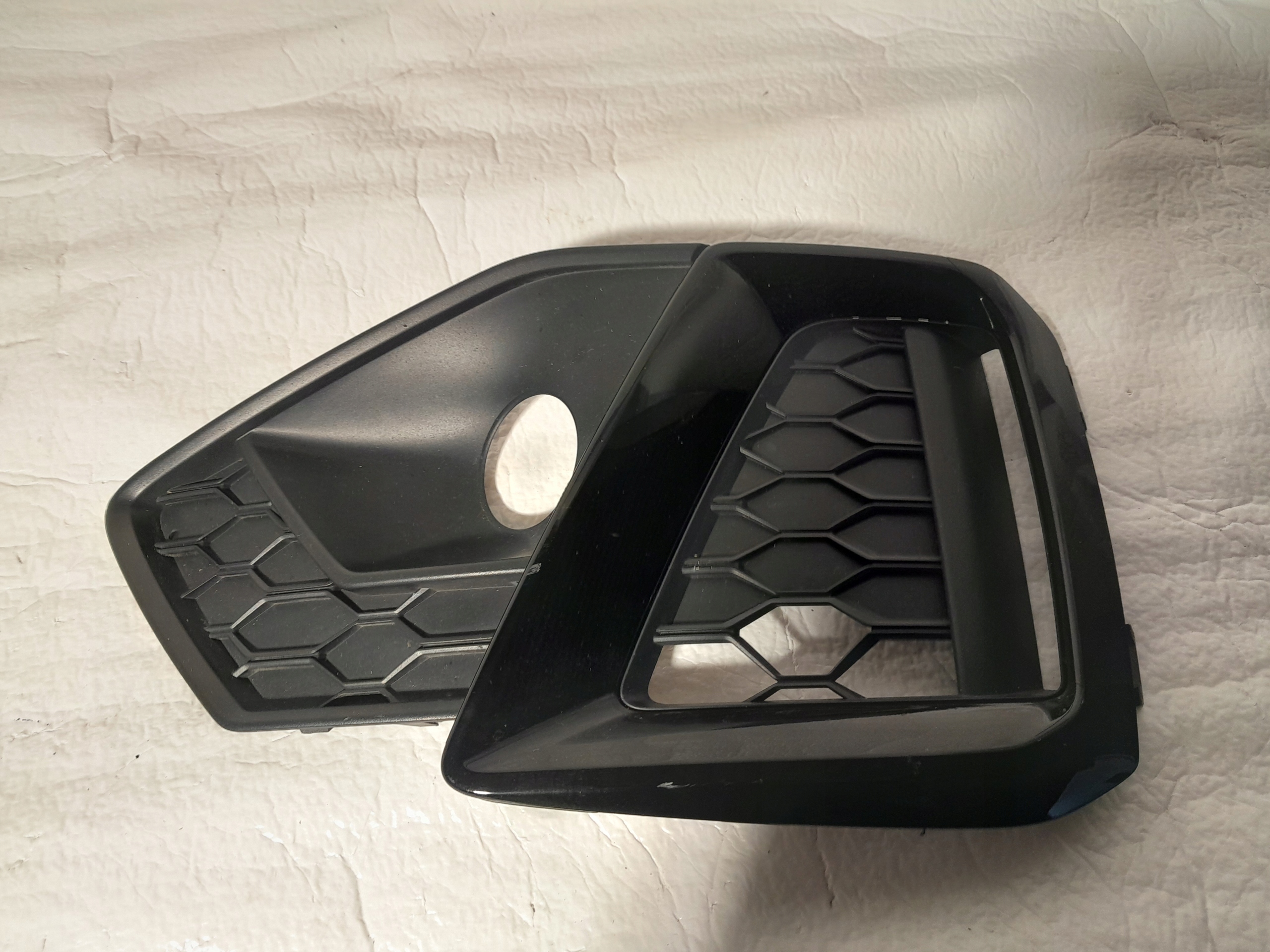 AUDI A4 B9 grid grille of a bumper ORG. right front S-LINE 8W0807682AM