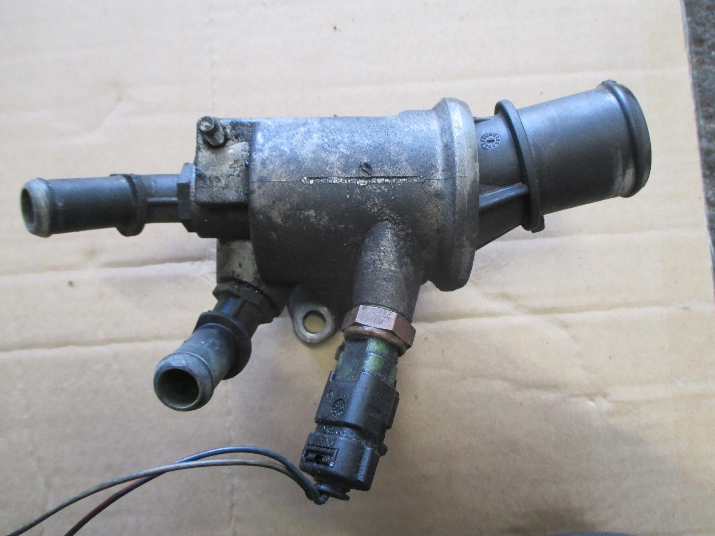 VECTRA C 1.9 CDTI 02-08 OBUDOWA TERMOSTATU