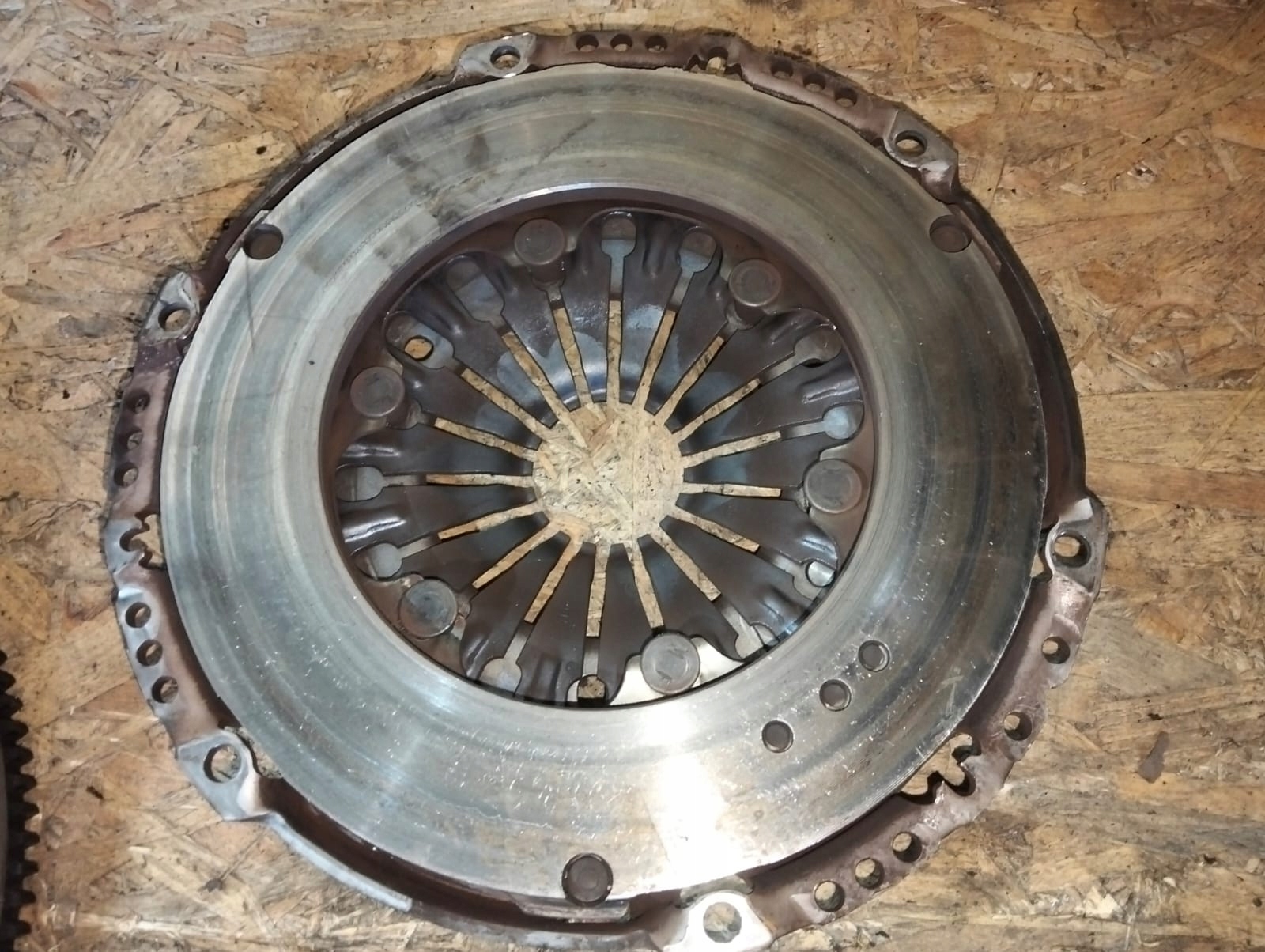 clutch wheel flywheel VOLVO V40 D2 1.6D 324075510