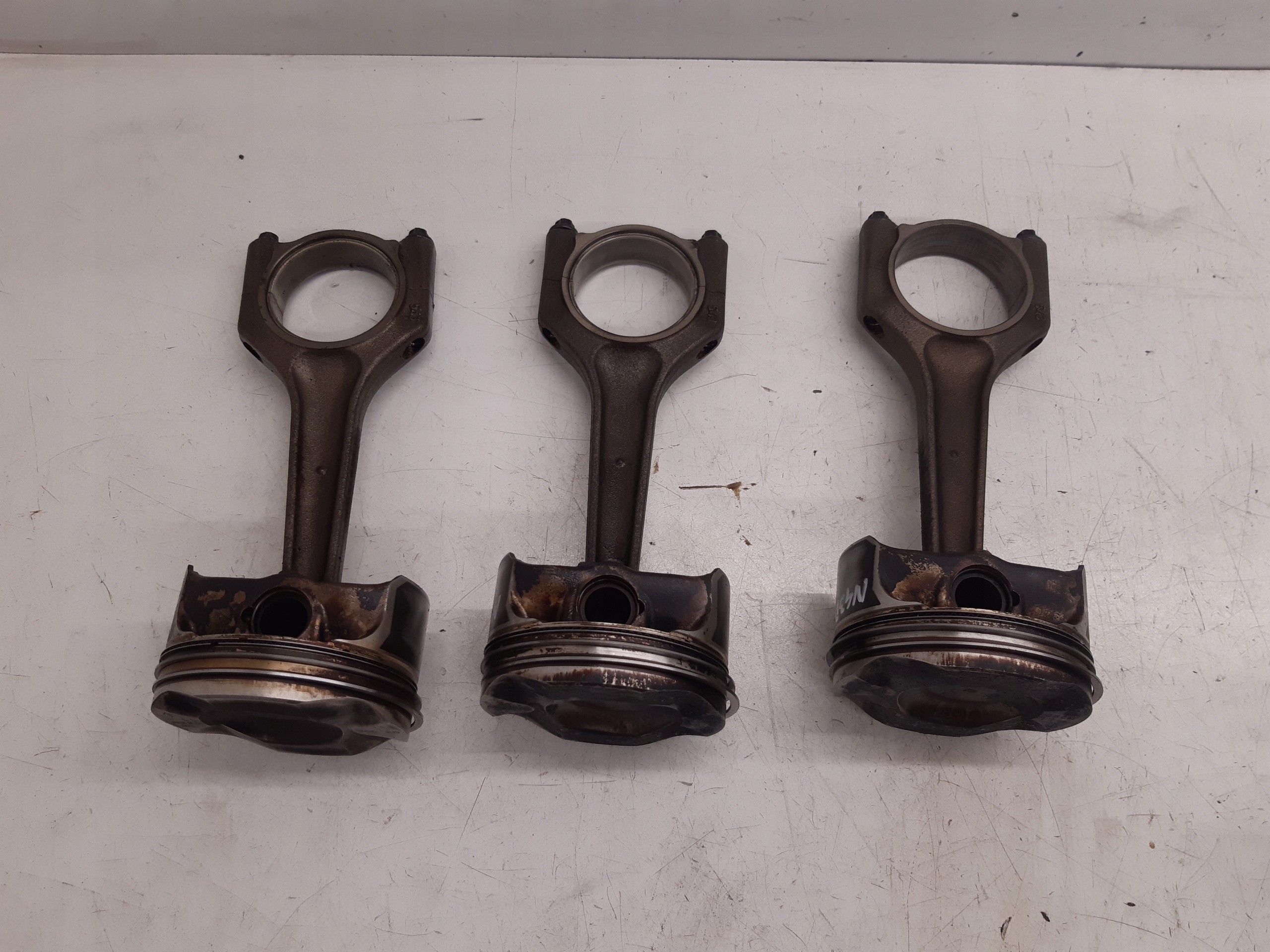 piston connecting rod 7589197 BMW E81