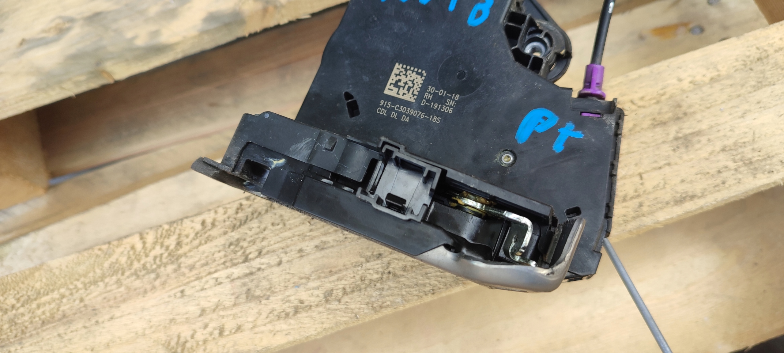 lock door right rear part OPEL INSIGNIA B 13598376