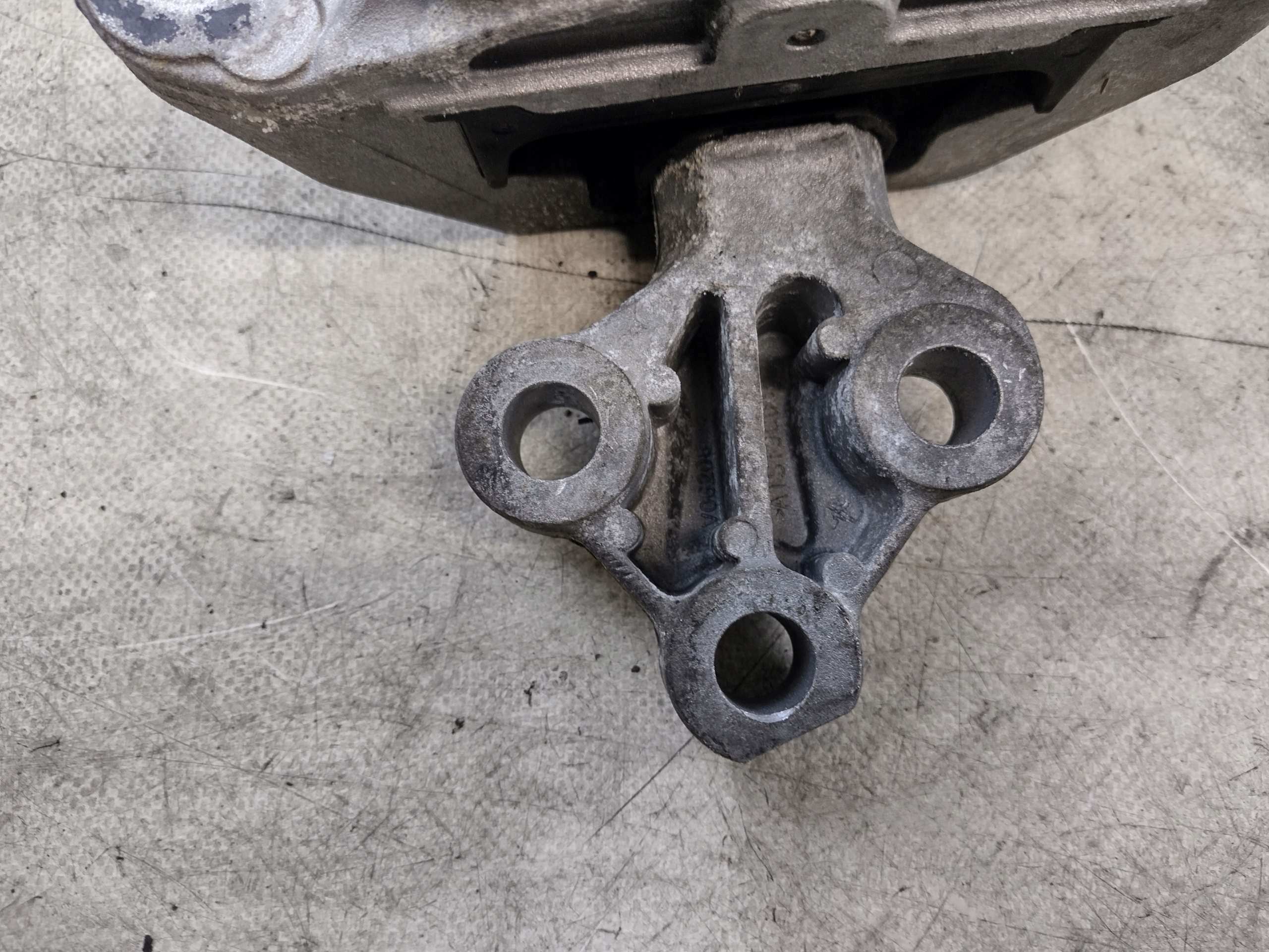 holder engine mount Opel Astra J 1,7CDTI OE 13248546
