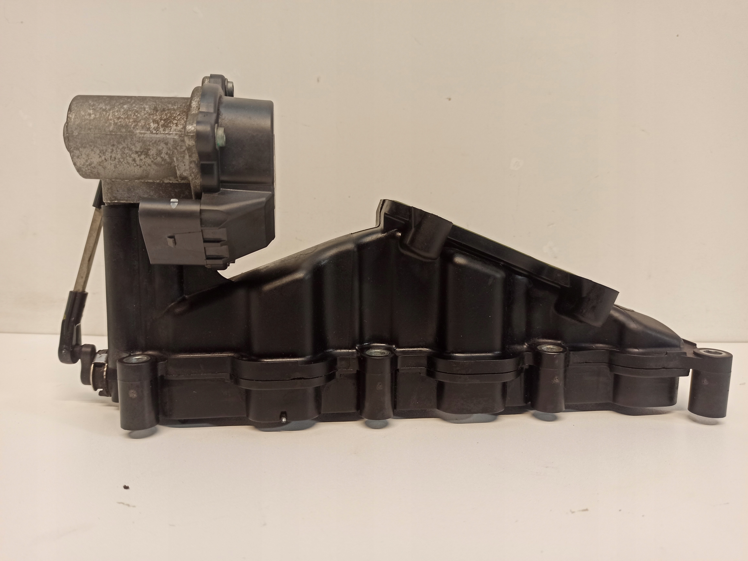 059129086L - Впускной коллектор левый A4 B8 2.7 TDI 059129711BJ