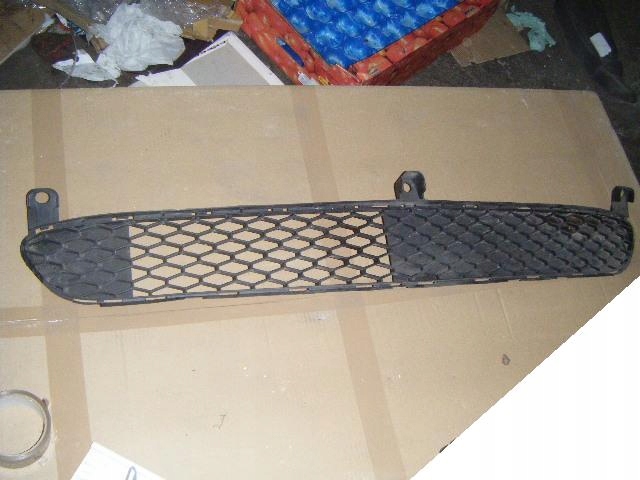 TOYOTA AYGO KRATKA WLOT W ZDERZAK