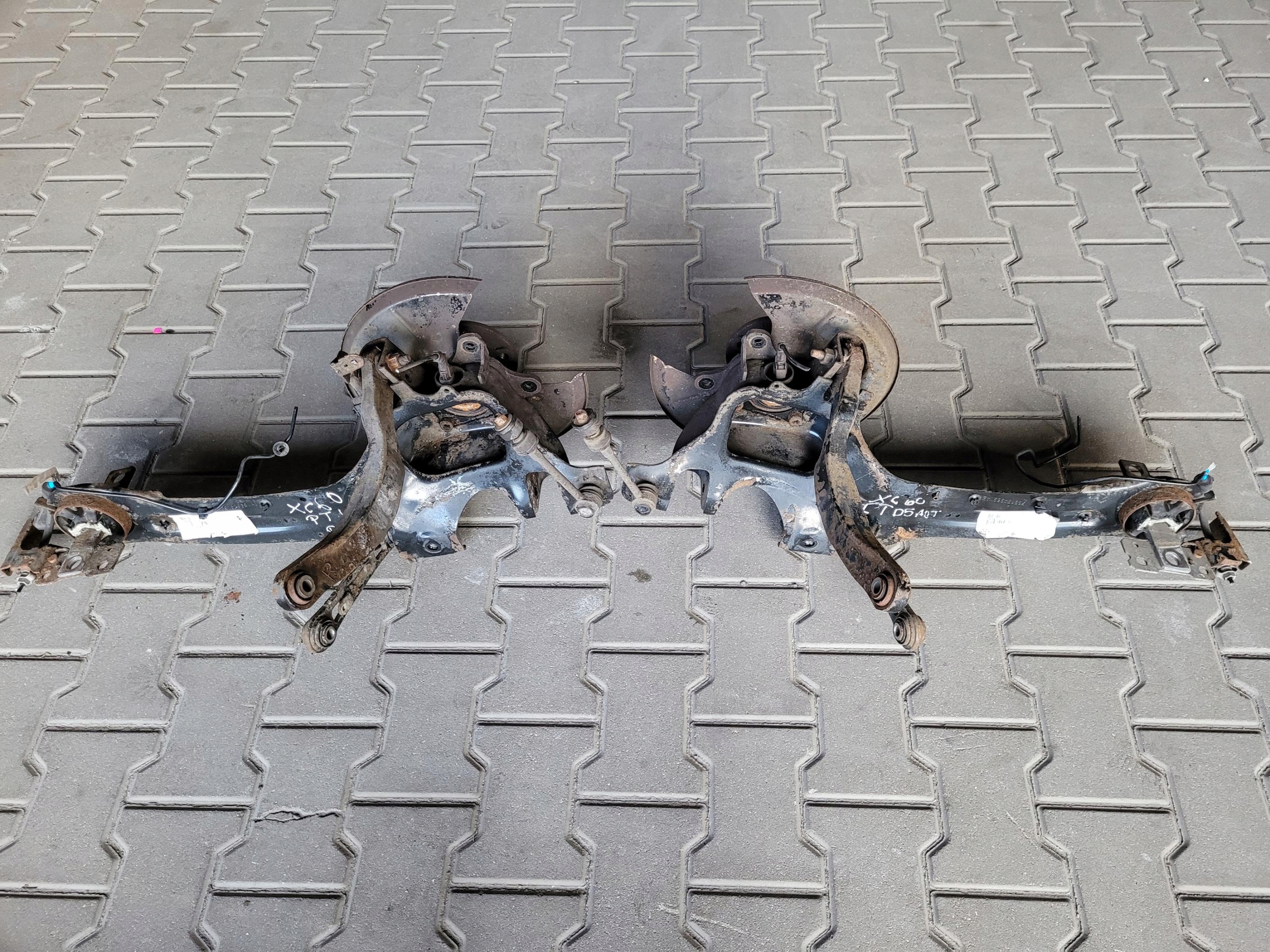 Mozzo FUSELLO perno mozzo posteriore posteriore Destro AWD 4X4 VOLVO XC60 e 2.4 D5
