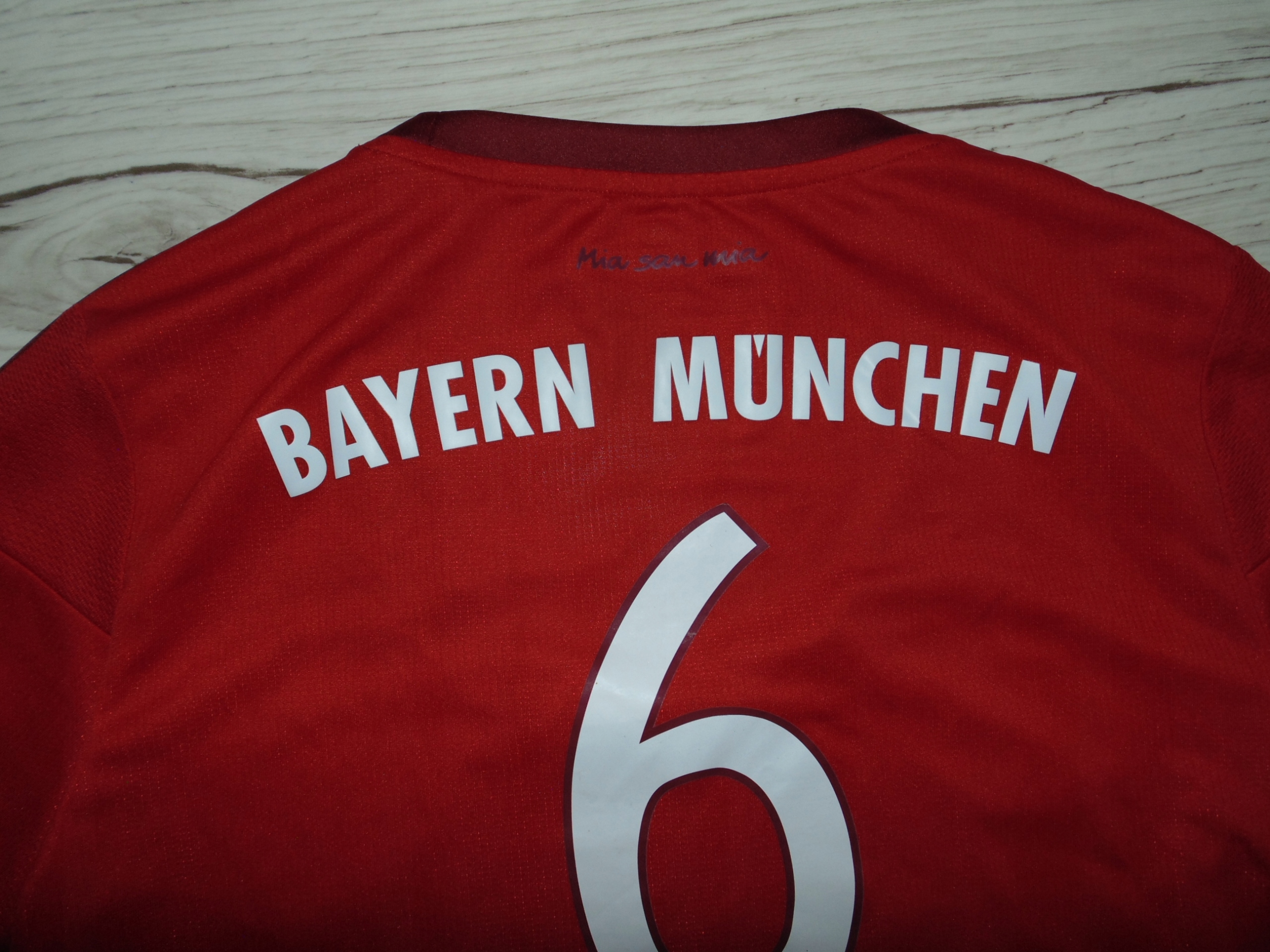 Adidas Bayern Monachium Koszulka Thiago r. M / L Właściwości oddychające odprowadzające wilgoć