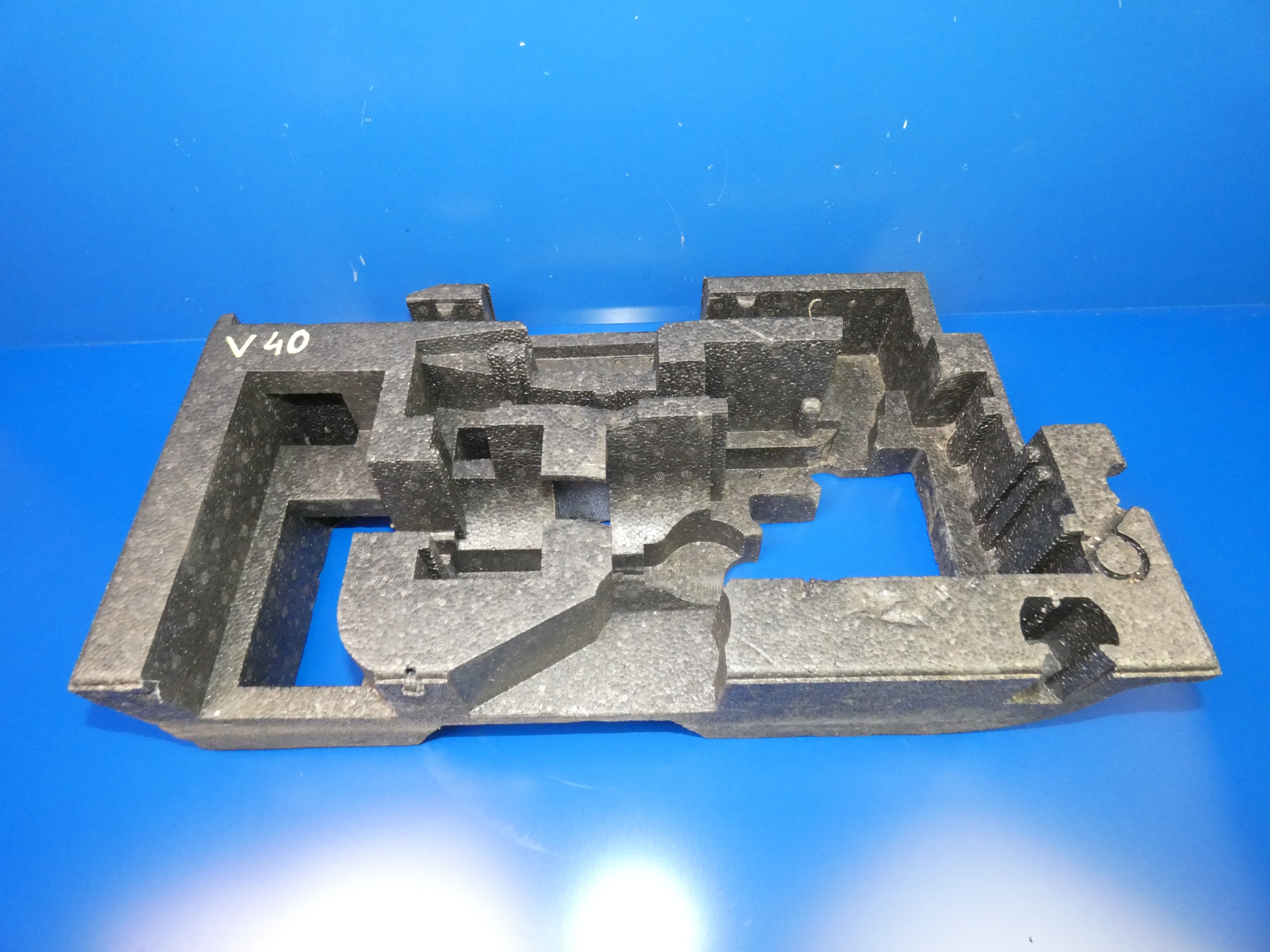 VOLVO V40 II 12- polystirene boot floor well