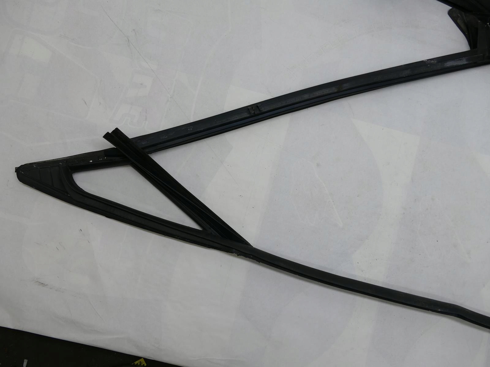 MERCEDES E W207 C207 gasket windows door right