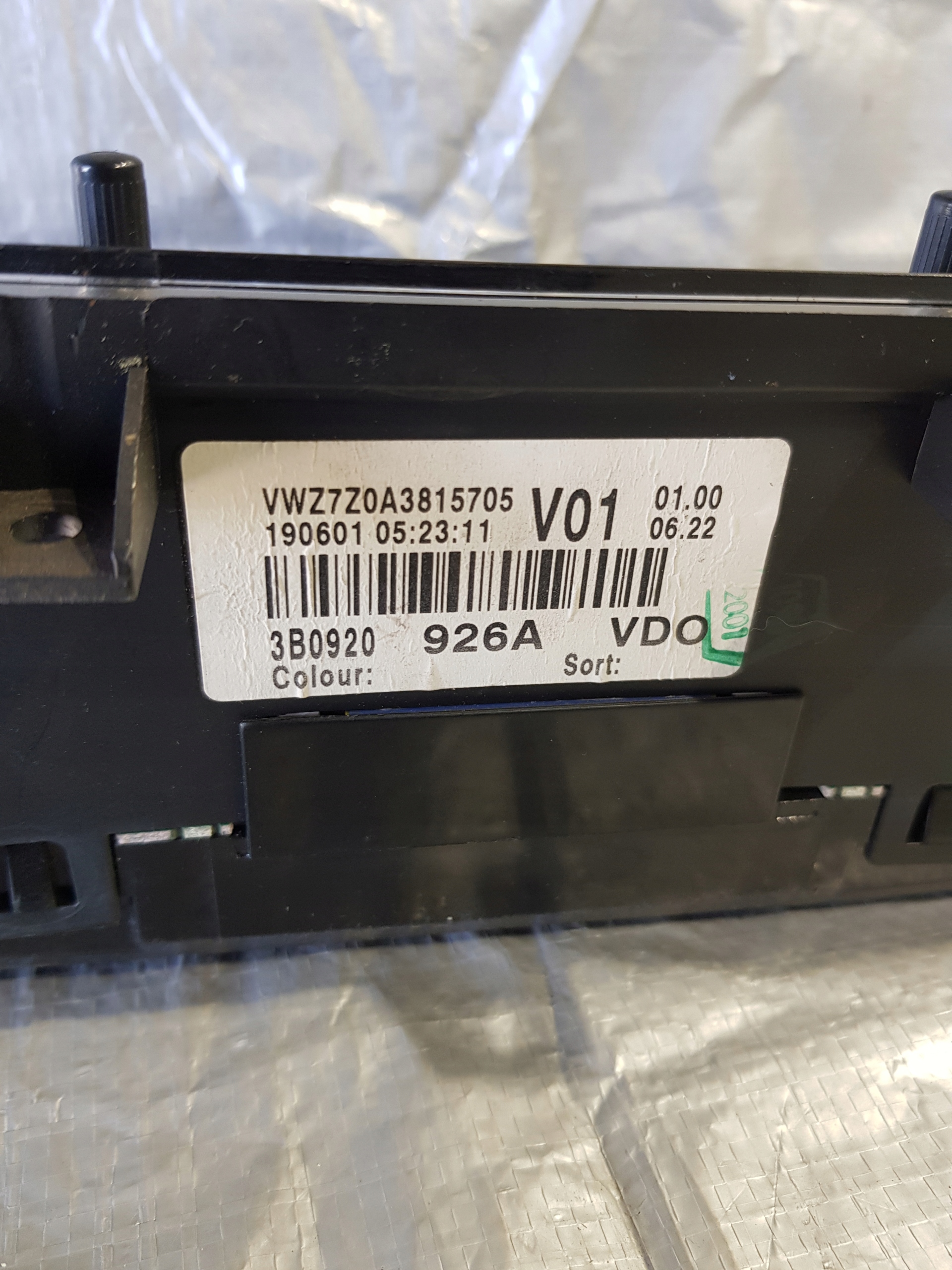 dials clock Volkswagen PASSAT B5 1.9 TDI OE 3B0920926A