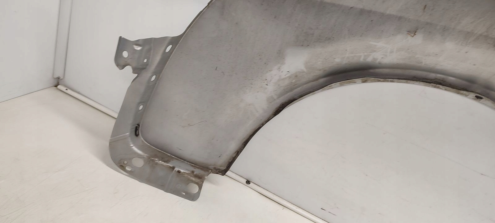 fender right front front Audi A4 B6 sedan LY7W