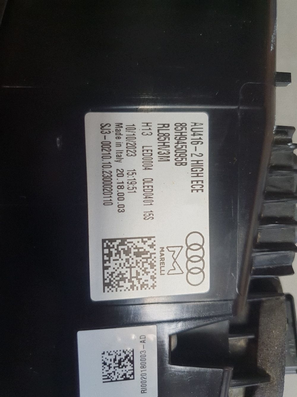 Audi SQ6 e-tron feu arrière du capot 85H945095B