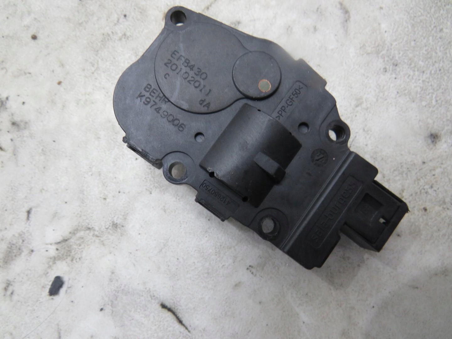 SILNICZEK NAGRZEWNICY MERCEDES W204