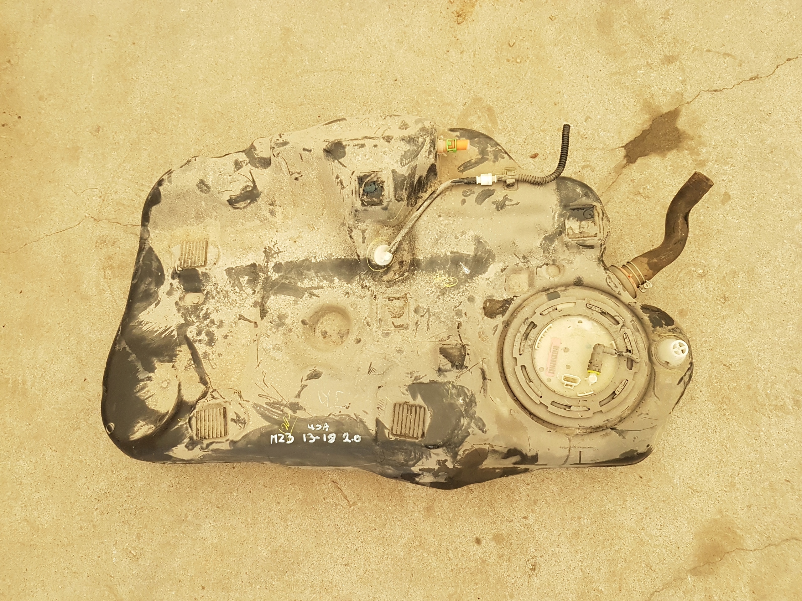 Mazda 3 2.0 B 13-18 паливний бак PEAR-1335X США