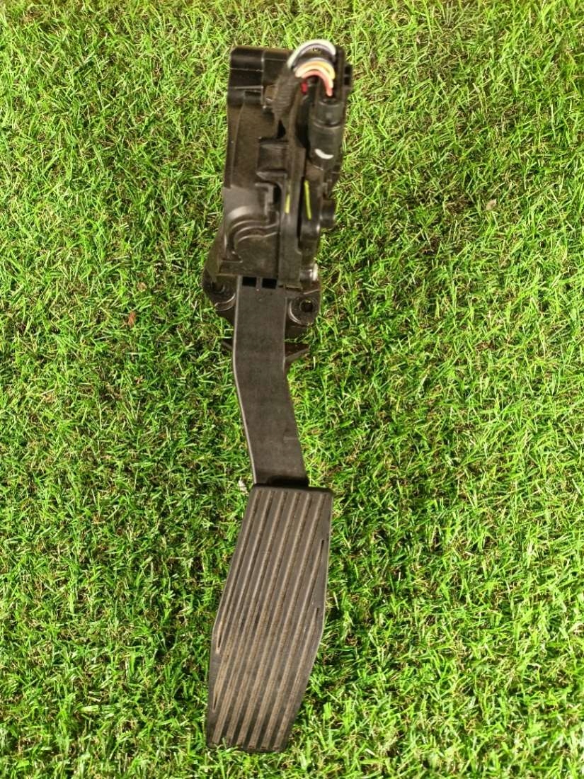 accelerator pedal Chevrolet Cruze J400 r2017