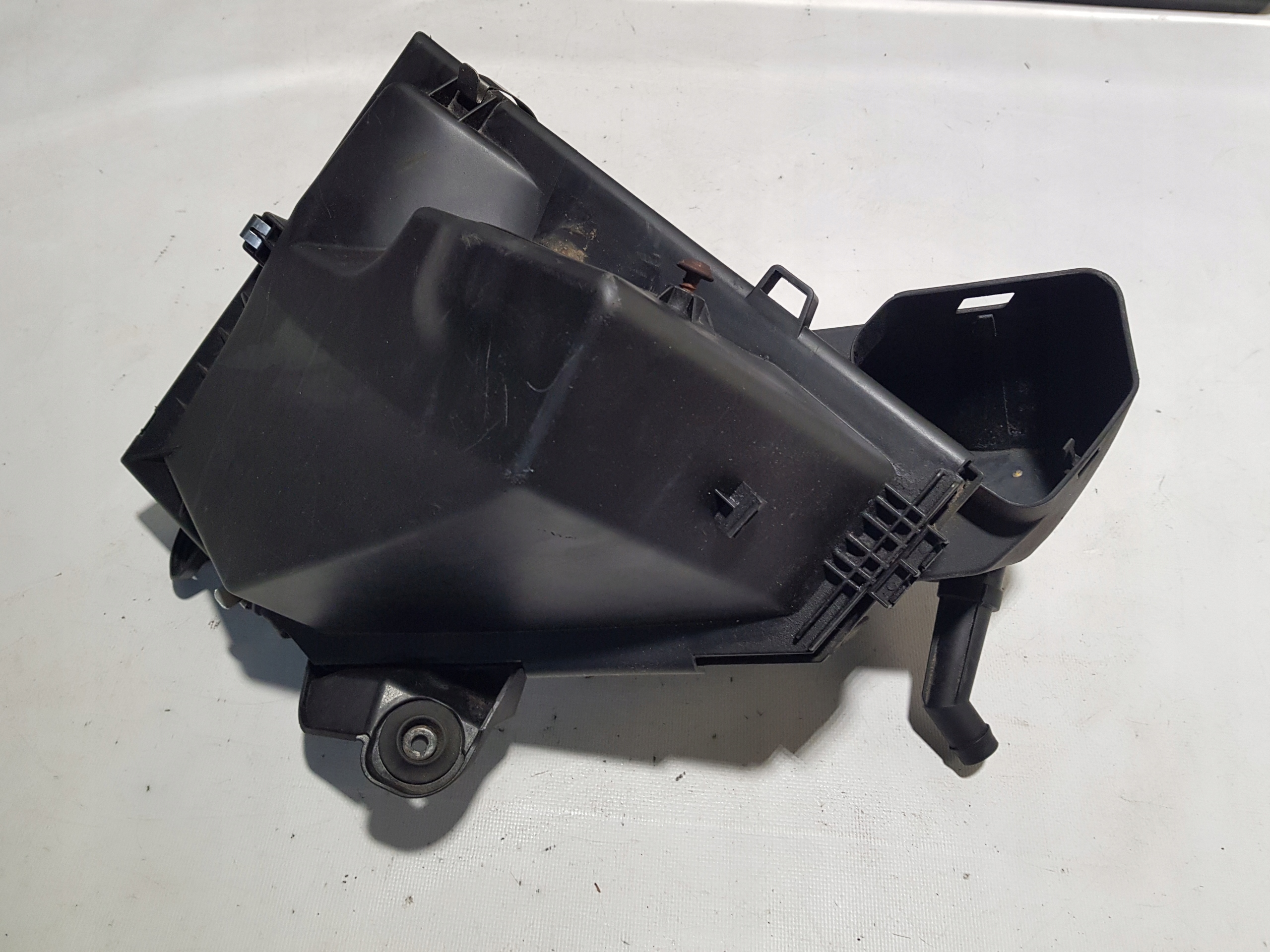 poklopač filtera zračni BMW X1 E84 E90 E91 E92 E93 2.0 D