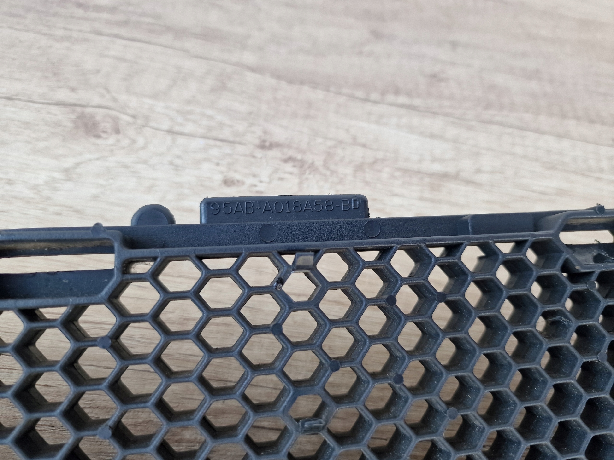 FORD ESCORT MK7 grid of a bumper front central OE