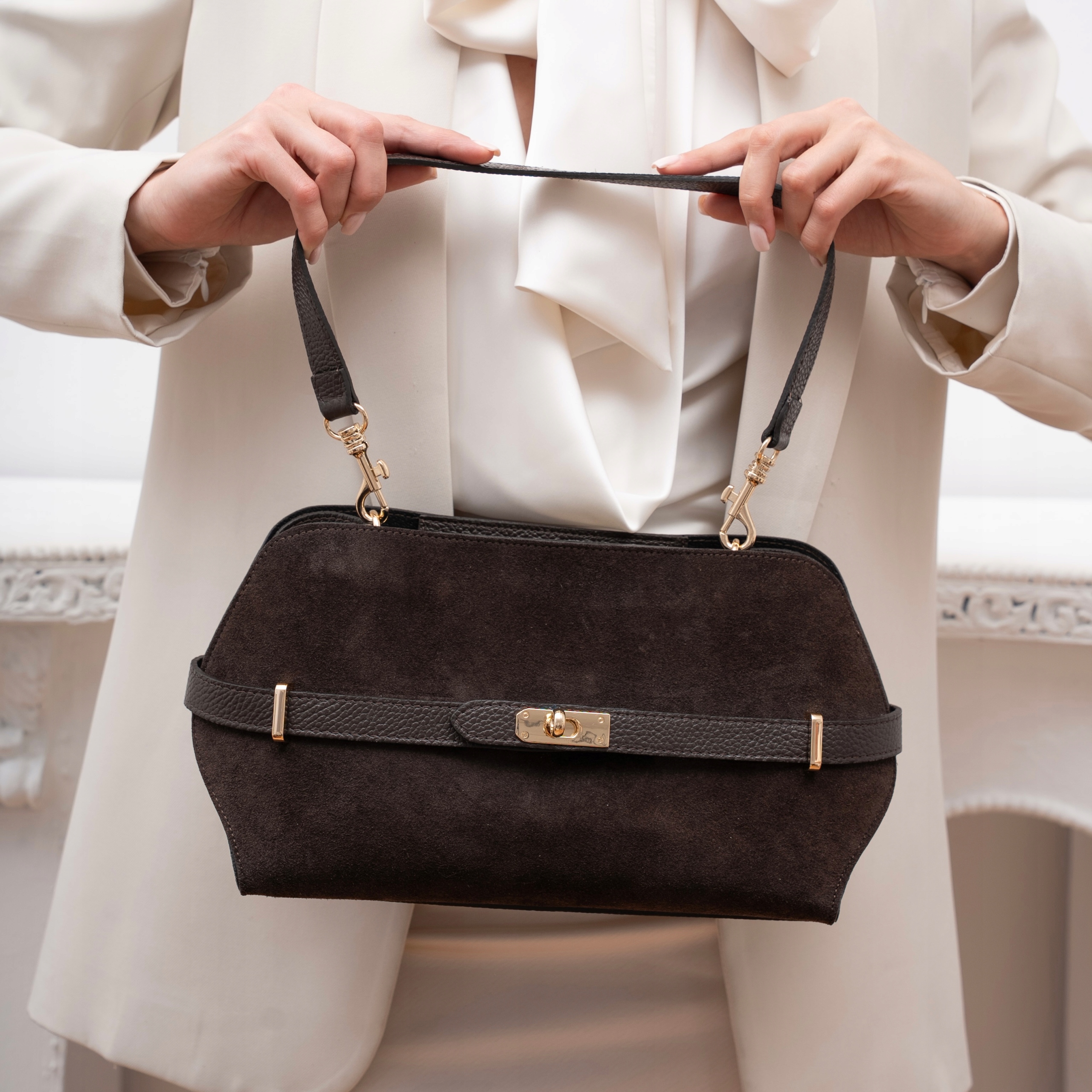 Dámská semišová kabelka Azaria-M – elegance a styl pro každý den