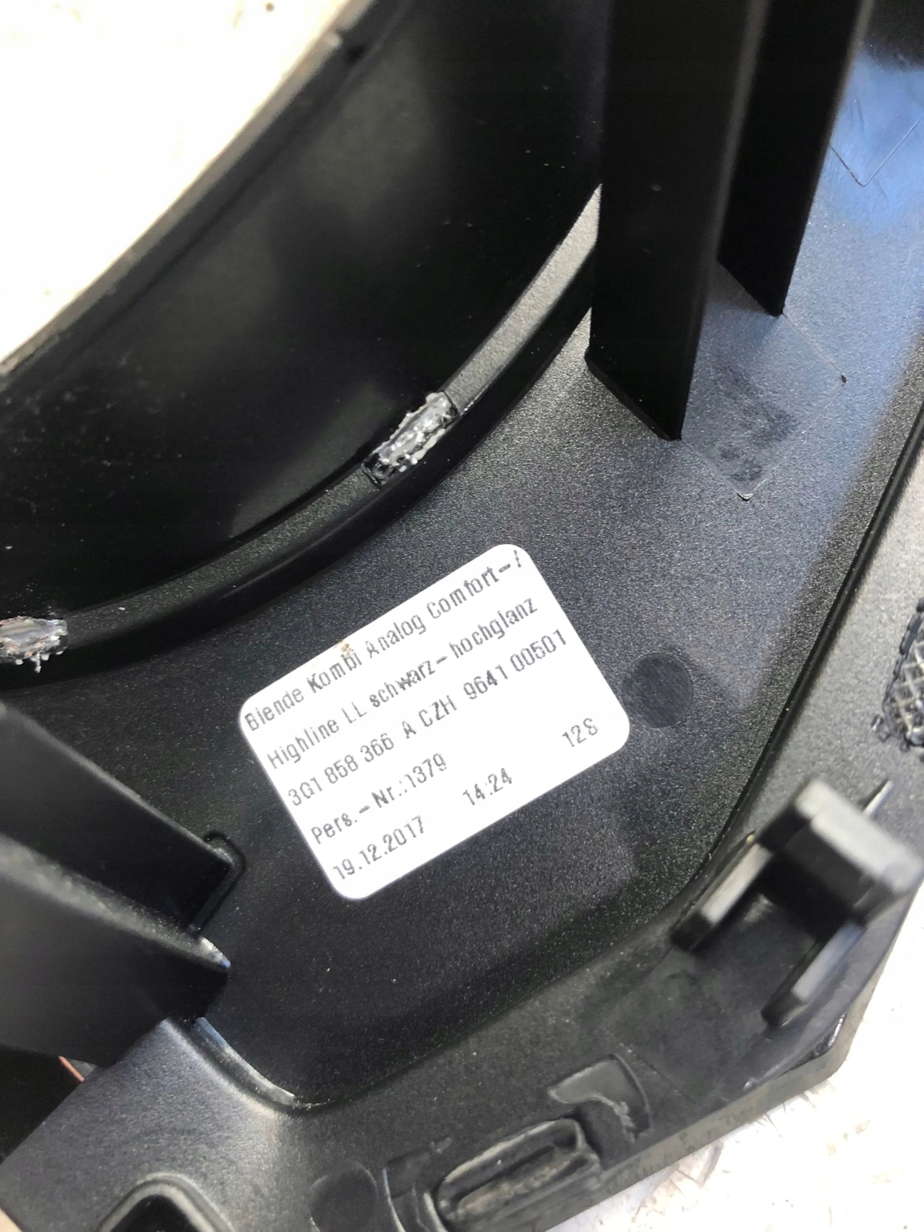 RAHMEN DEKOR des Kombiinstruments PASSAT B8 3G1858366A
