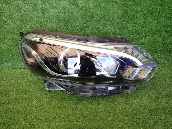 TOYOTA PROACE BI XENON 16- reflektor right light right