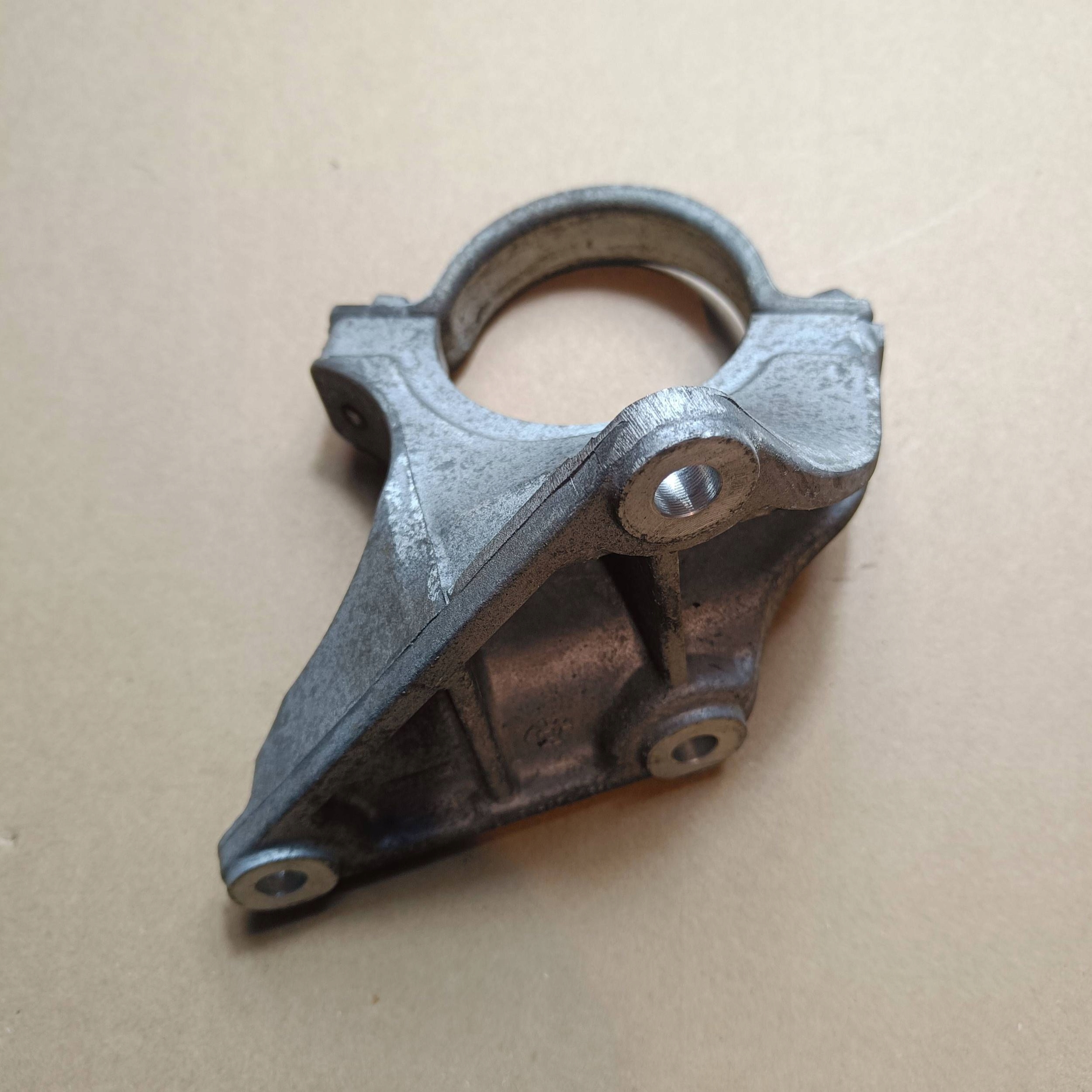 Ford Kuga MK2 1.5 1.6 Essence Poignée Support plaque Support Demi axe automat